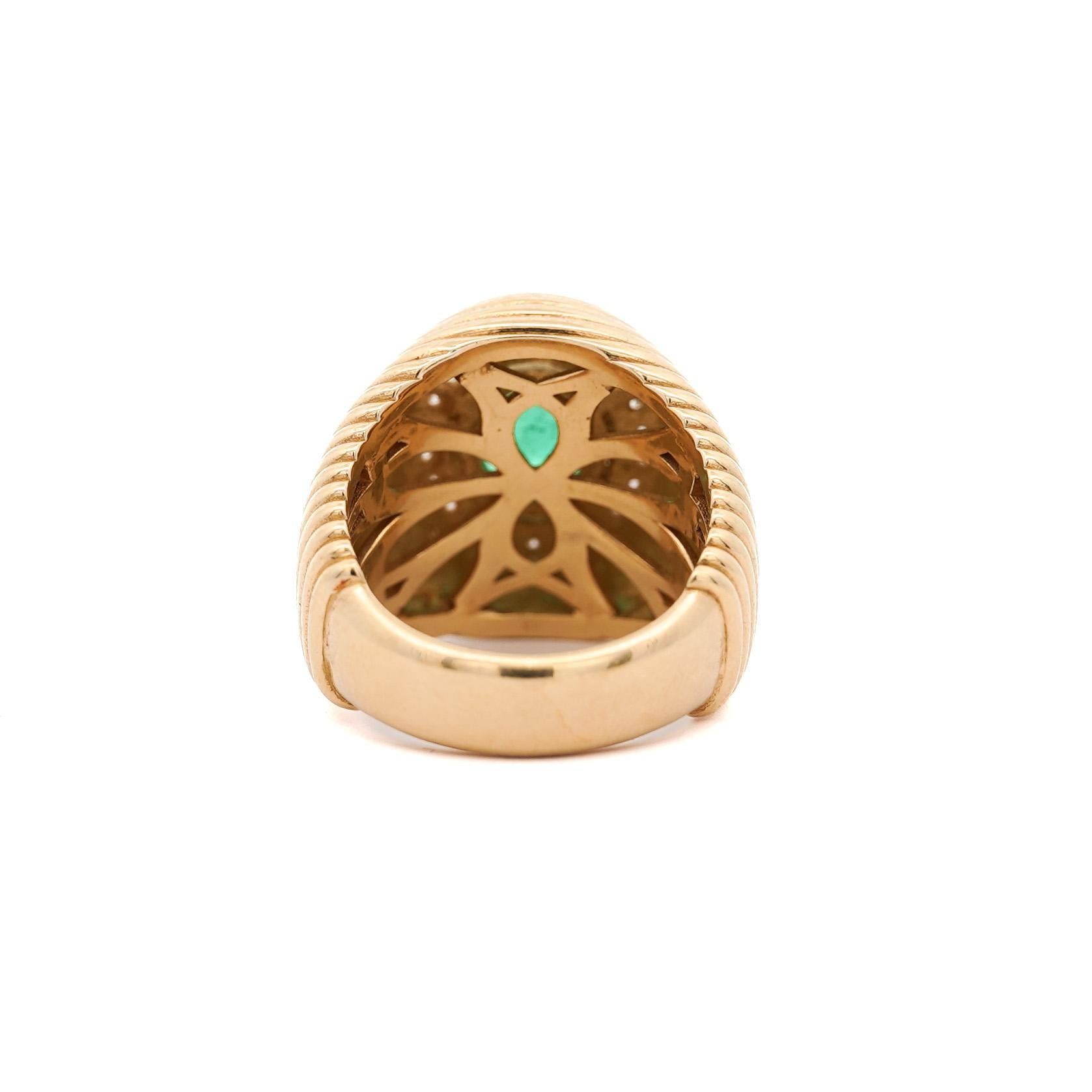 Contemporary GIA Certified 3.01 Carat Colombian Emerald & Diamond 18K Yellow Gold Unisex Ring
