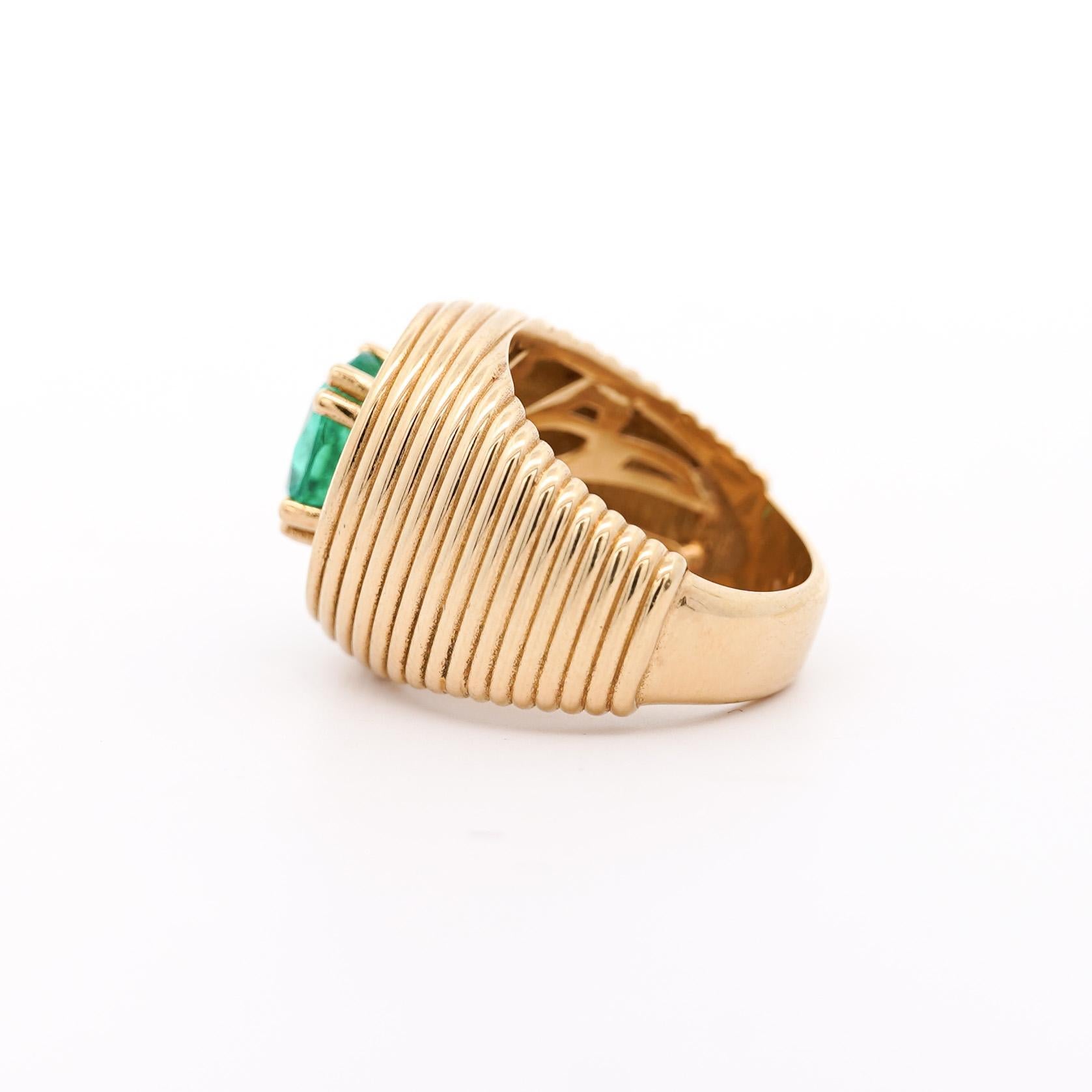GIA Certified 3.01 Carat Colombian Emerald & Diamond 18K Yellow Gold Unisex Ring In Excellent Condition In Miami, FL