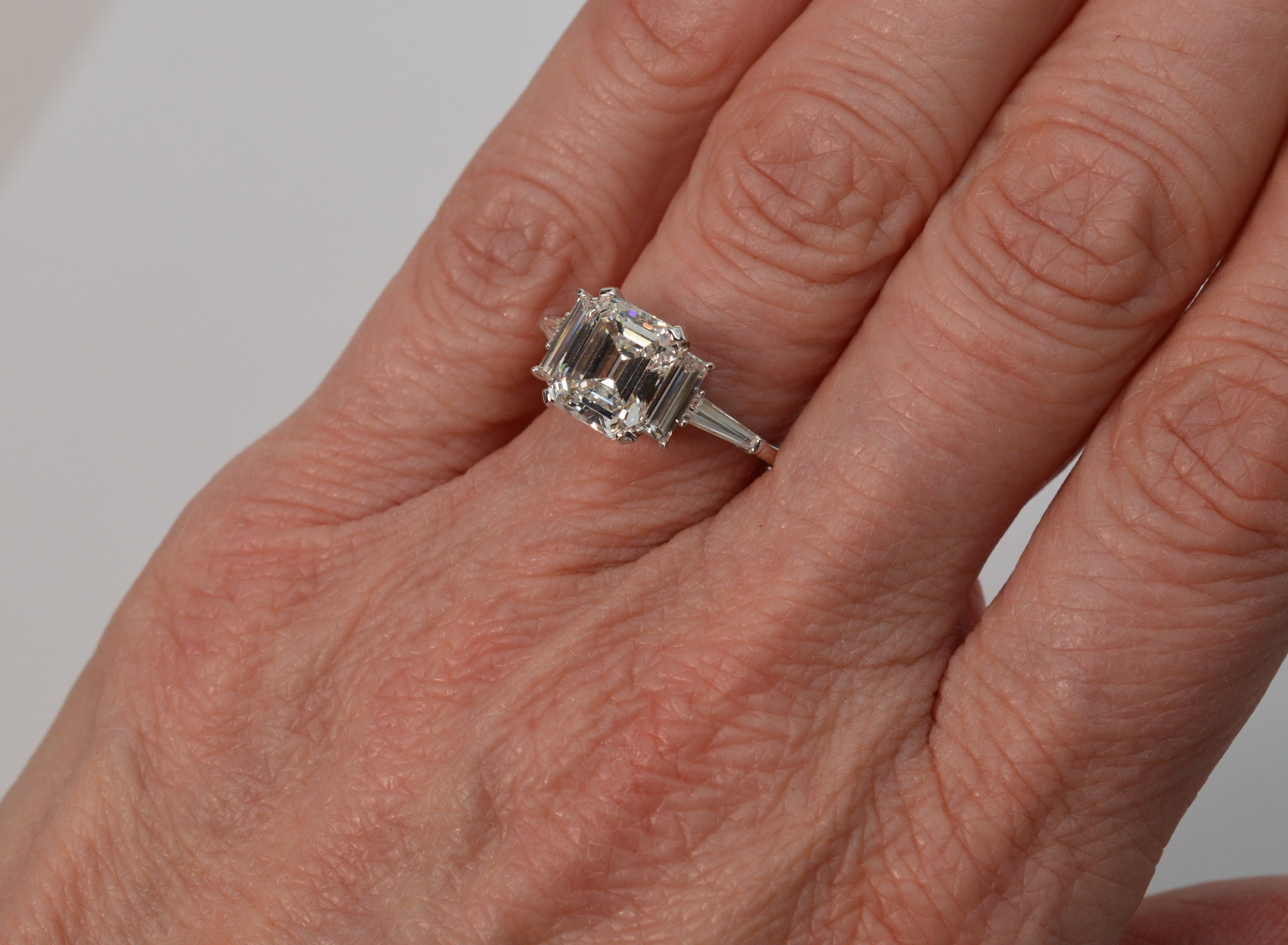 GIA Certified 3.01 Carat Diamond Platinum Engagement Ring For Sale 3