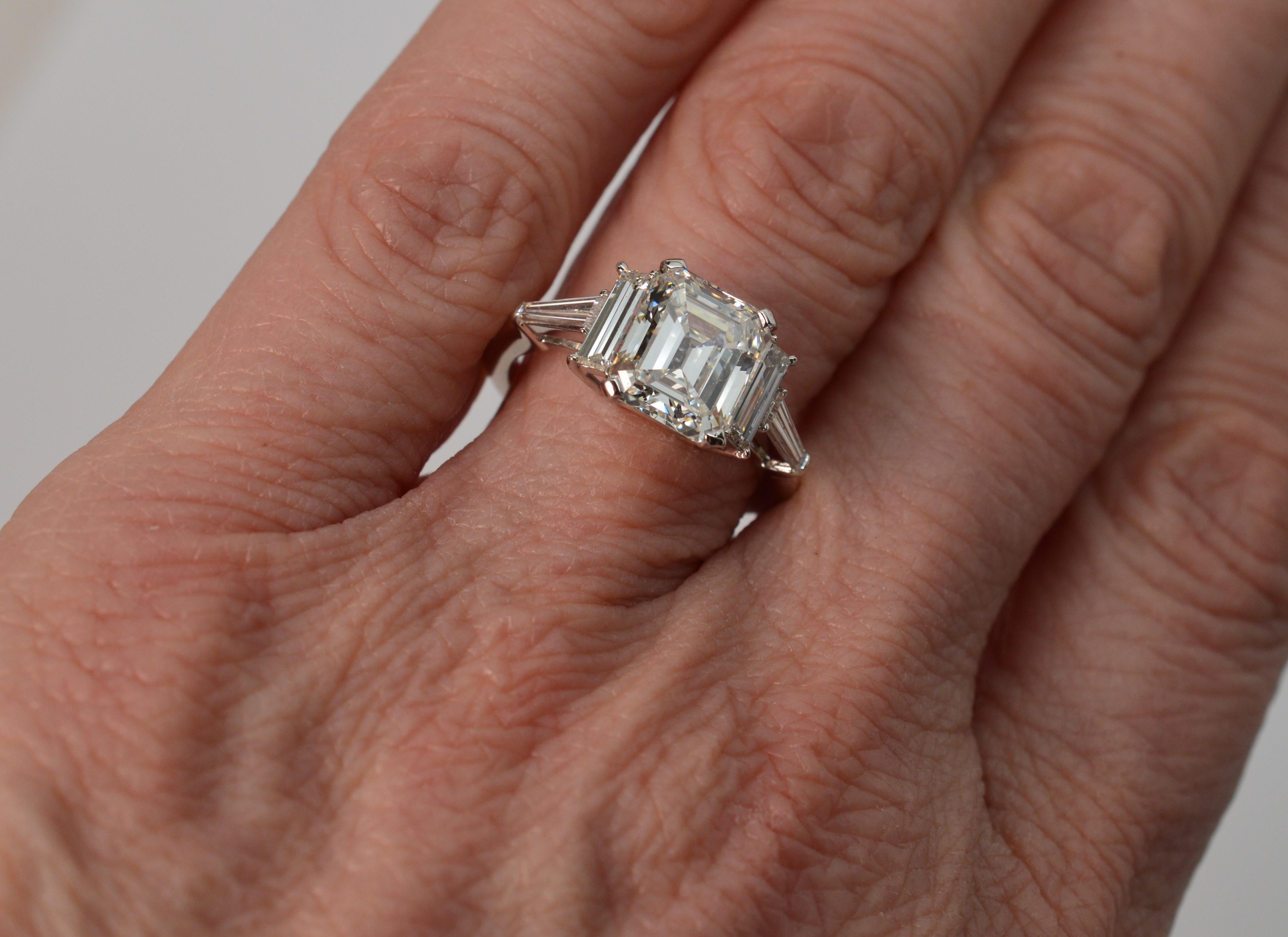 Women's GIA Certified 3.01 Carat Diamond Platinum Engagement Ring For Sale