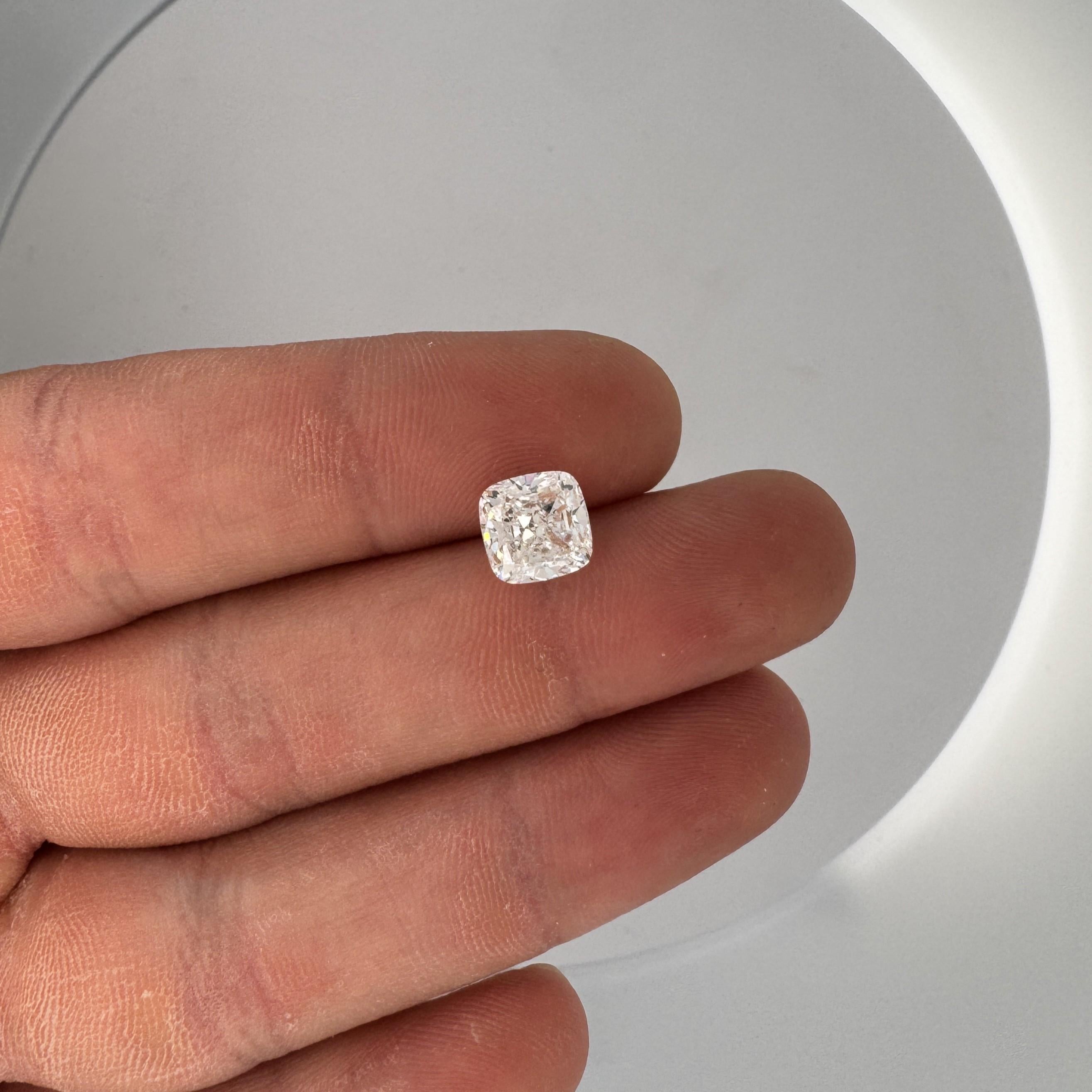 Bague de fiançailles à trois pierres en platine, certifiée GIA, 3(01) carats de diamant E/VS1 Bon état - En vente à Miami, FL