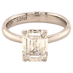 Bague solitaire en or blanc avec diamant taille émeraude de 3,01 carats certifié GIA