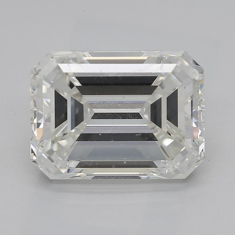 Realizzato a mano a New York, questo squisito anello con diamante è caratterizzato da uno splendido centro con un diamante smeraldo del peso di 3,01 , con un'ipnotica I e VS2. L'esclusivo motivo del bambù tropicale è elegantemente evidenziato da