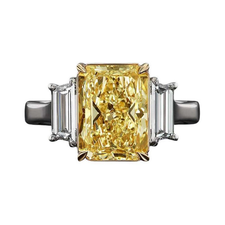 Bague en diamant certifié GIA de 3,01 carats jaune fantaisie VS1 avec pierre latérale trapézoïdale