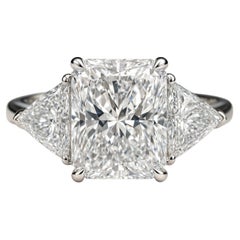 Bague en diamant certifié GIA de 3,01 carats H/VS1 taille radiant avec pierre latérale Trillion