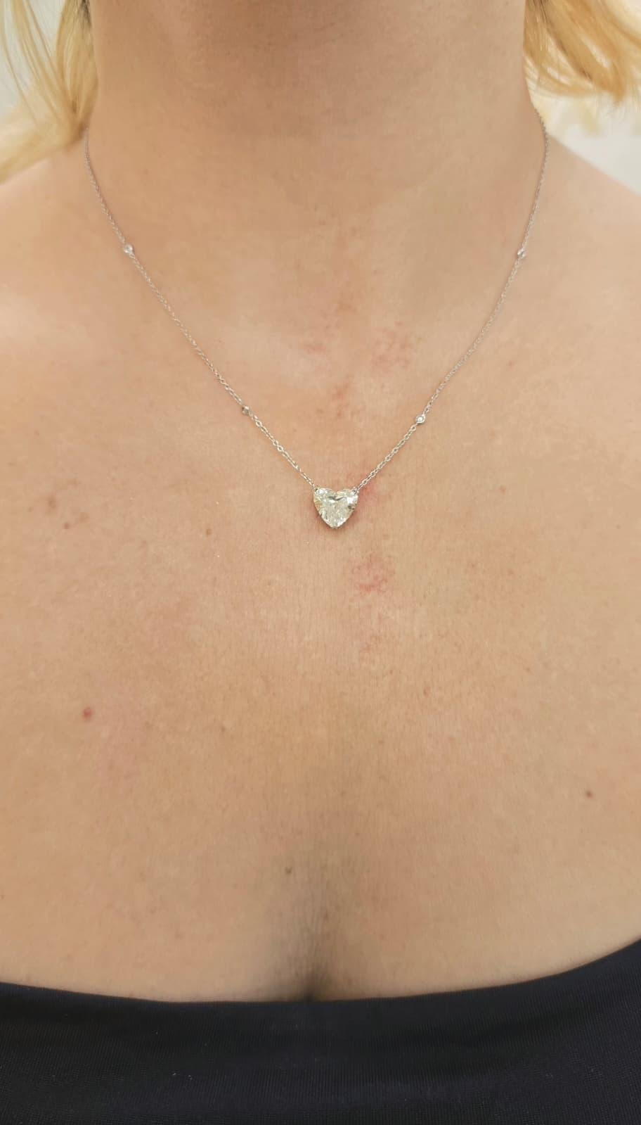 Cuore Ciondolo con diamante taglio cuore certificato GIA da 3.01 carati in vendita