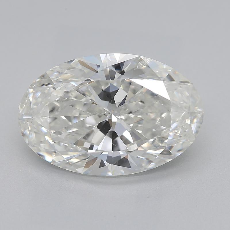 Erhöhen Sie Ihre Schmucksammlung mit diesem atemberaubenden Diamantring mit einem ovalen H SI2-Stein im Gewicht von 3,01. Das zeitlose Design des aus luxuriösem Weißgold gefertigten Schmuckstücks ist von der Vintage-Ästhetik inspiriert und zeigt