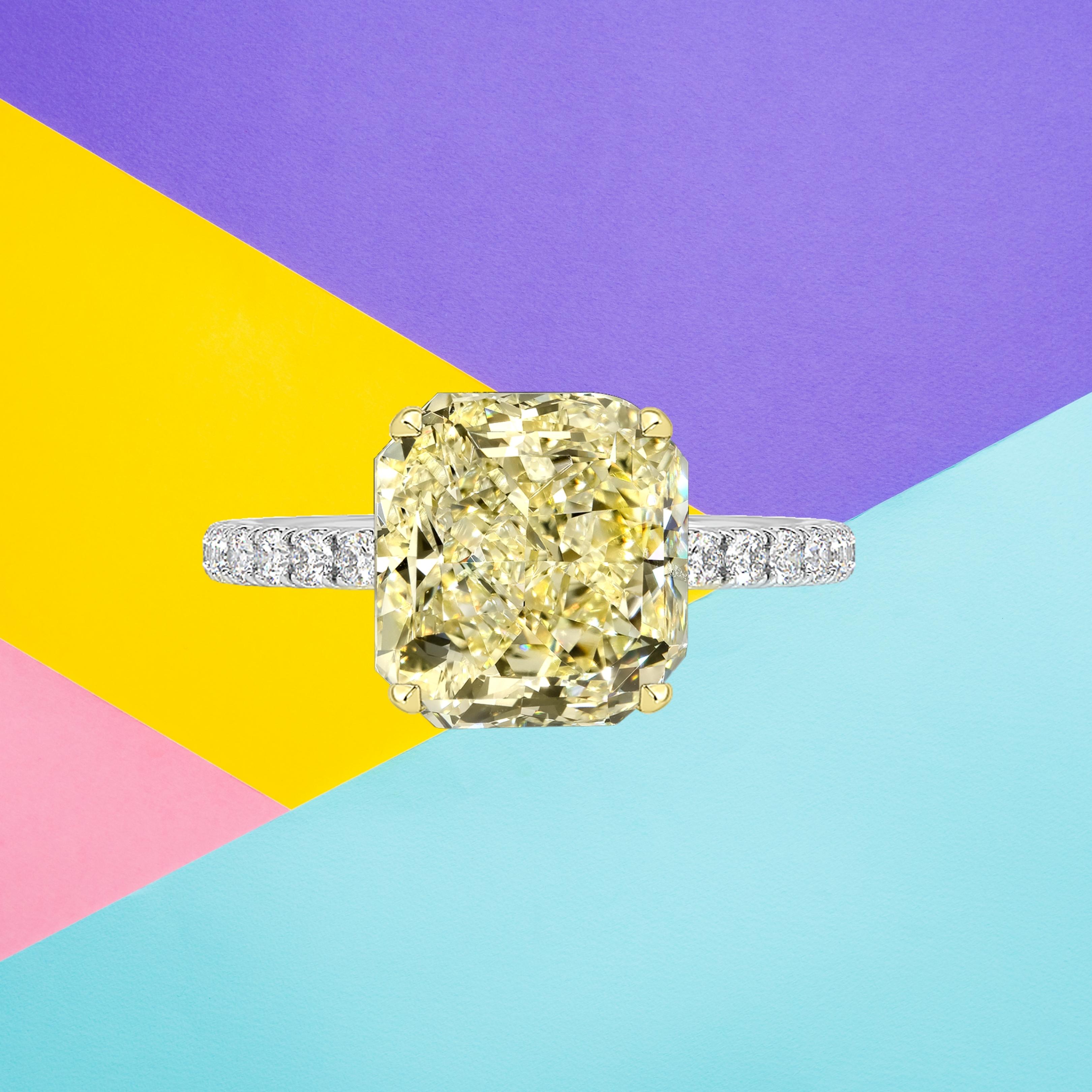 This radiant cut diamond weighs 3.01 carat and is certified 'Fancy Light Yellow' color by the Gemmological Institute of America. The GIA has also assigned a VS1 clarity grading to the stone. The diamond has been inscribed with the certificate number