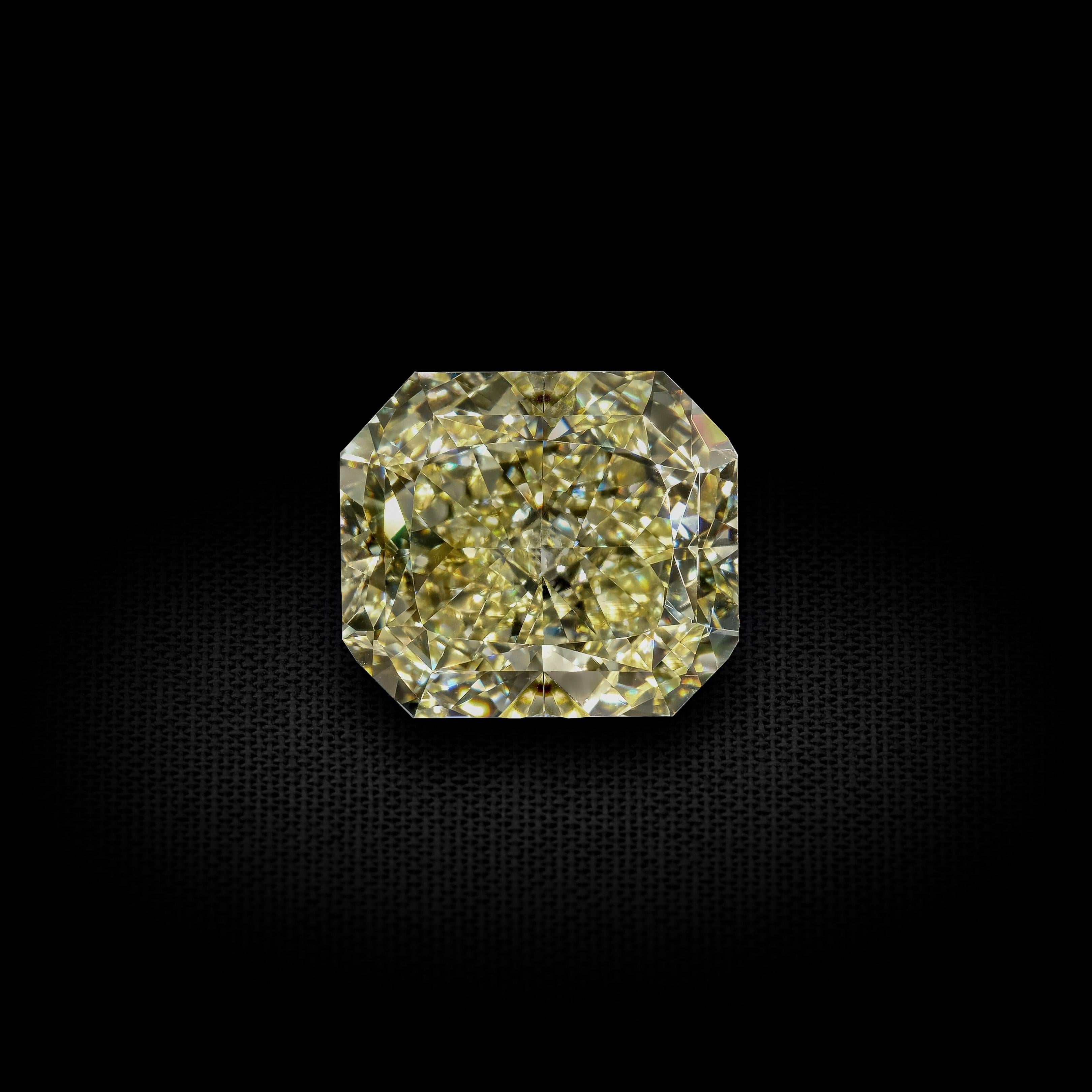 GIA Certified 3.01 Carat Radiant Cut Yellow Diamond Ring In New Condition For Sale In New York, NY