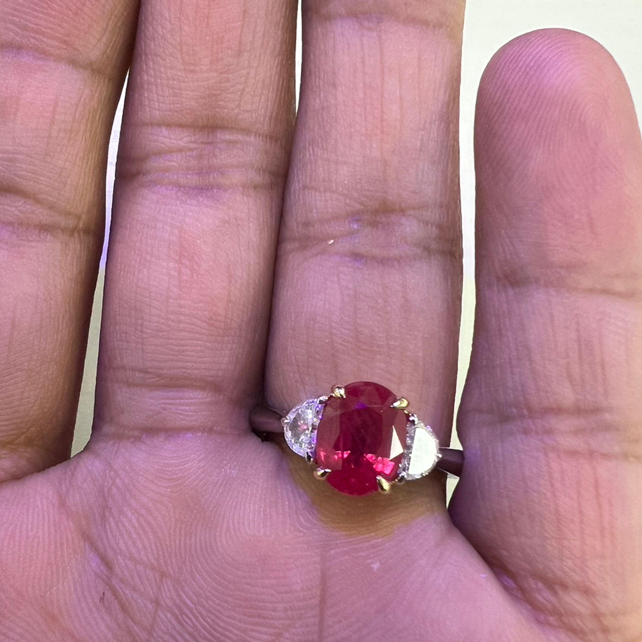 Women's or Men's GIA certified 3.01 carat Ruby and Diamond Ring For Sale
