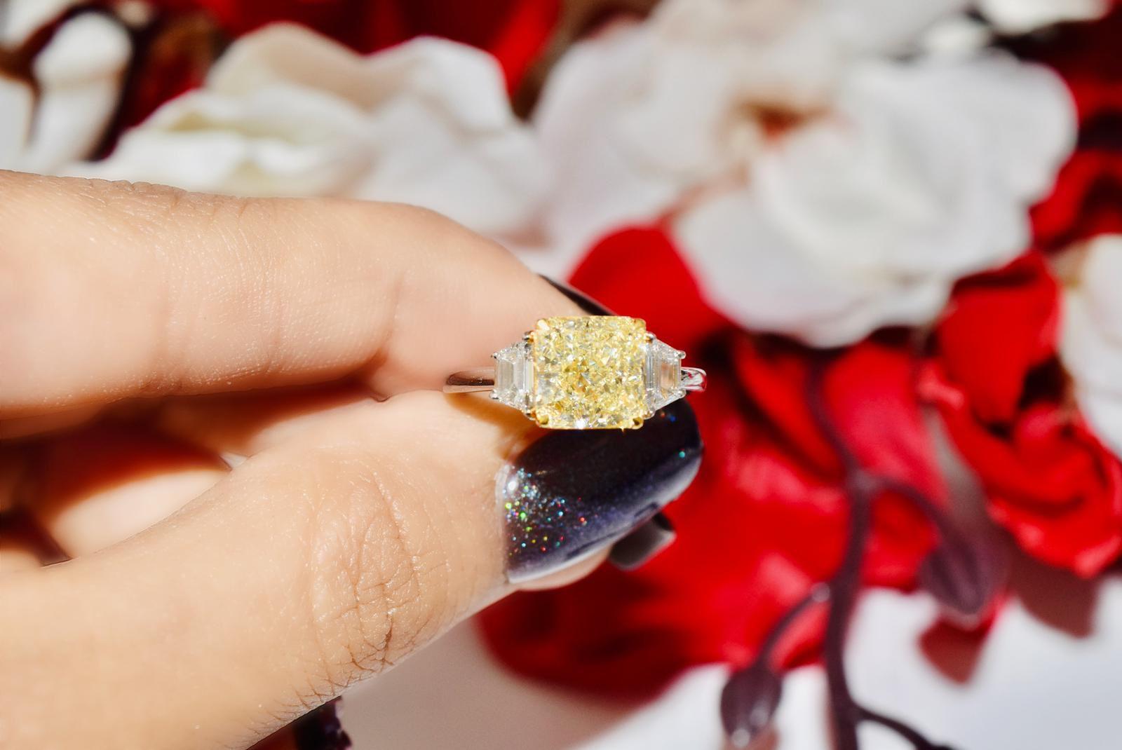 18kt white gold ring with diamonds
  
  Gold colour & karat: White gold 18kt
  Weight: 4.184grams
  
  Set with-
  Stone type: Diamonds
  Shape: Radiant
  Carat: 3.01 ct
  Colour: U - V
  Clarity: VS1
  
  Surrounding Stones: Diamonds
 1) Side