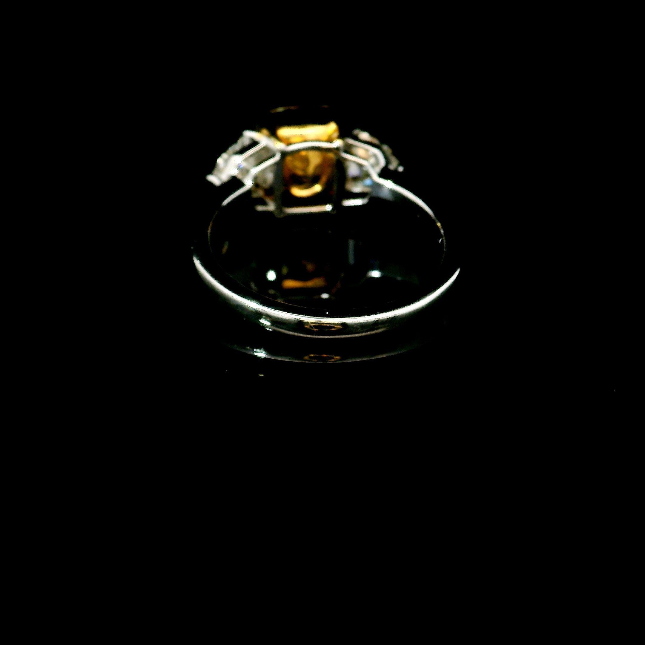 Women's or Men's GIA Certified 3.01 Carat Y-Z Colour VS1 Clarity Diamond Ring For Sale