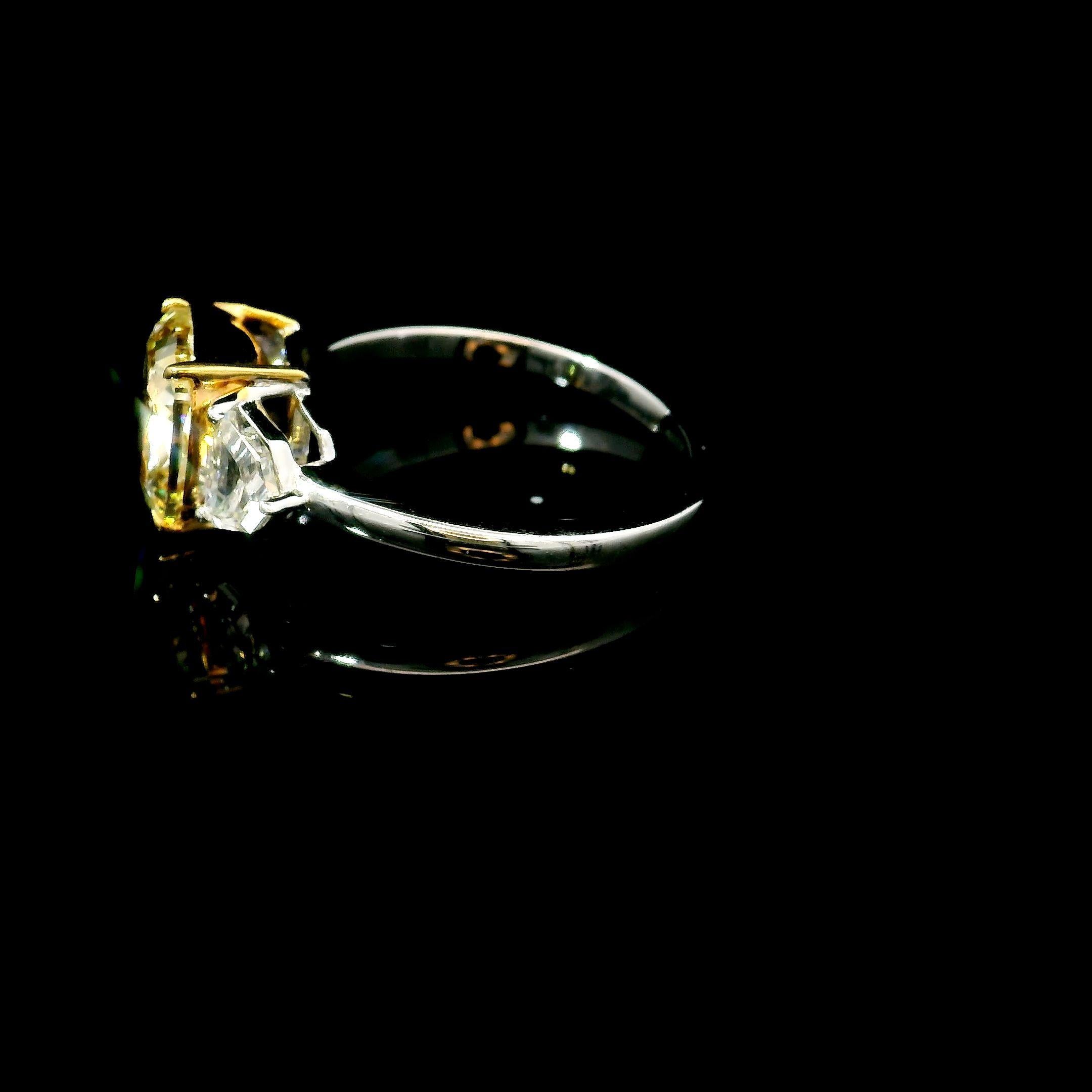 GIA Certified 3.01 Carat Y-Z Colour VS1 Clarity Diamond Ring For Sale 1