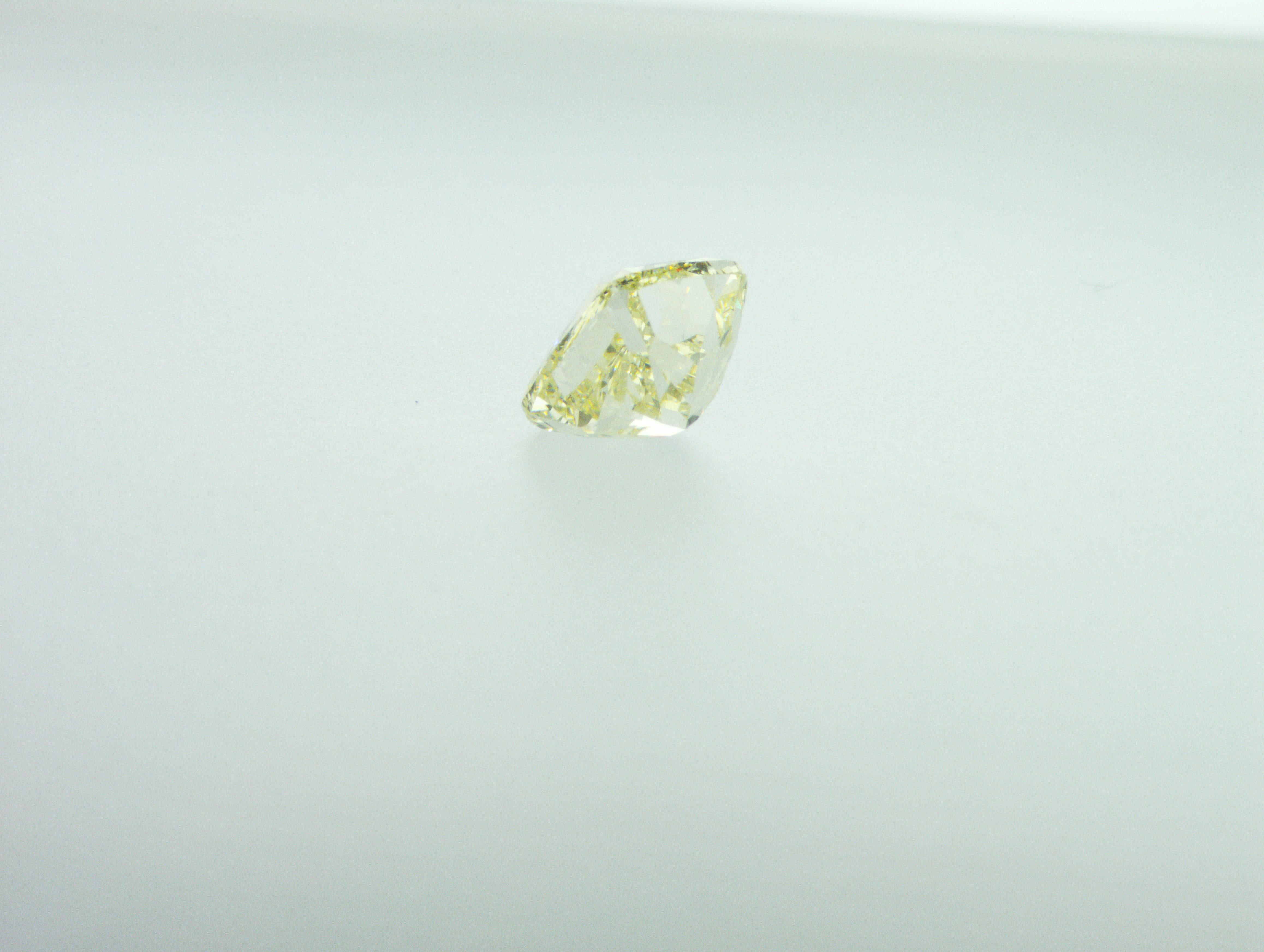 Taille coussin Diamant naturel certifié GIA de 3,01 carats Y-Z (jaune) en vente