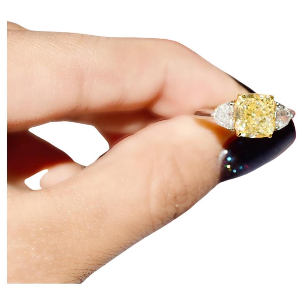 GIA Certified 3.01 Carat Yellow Diamond Ring VS1 Clarity For Sale