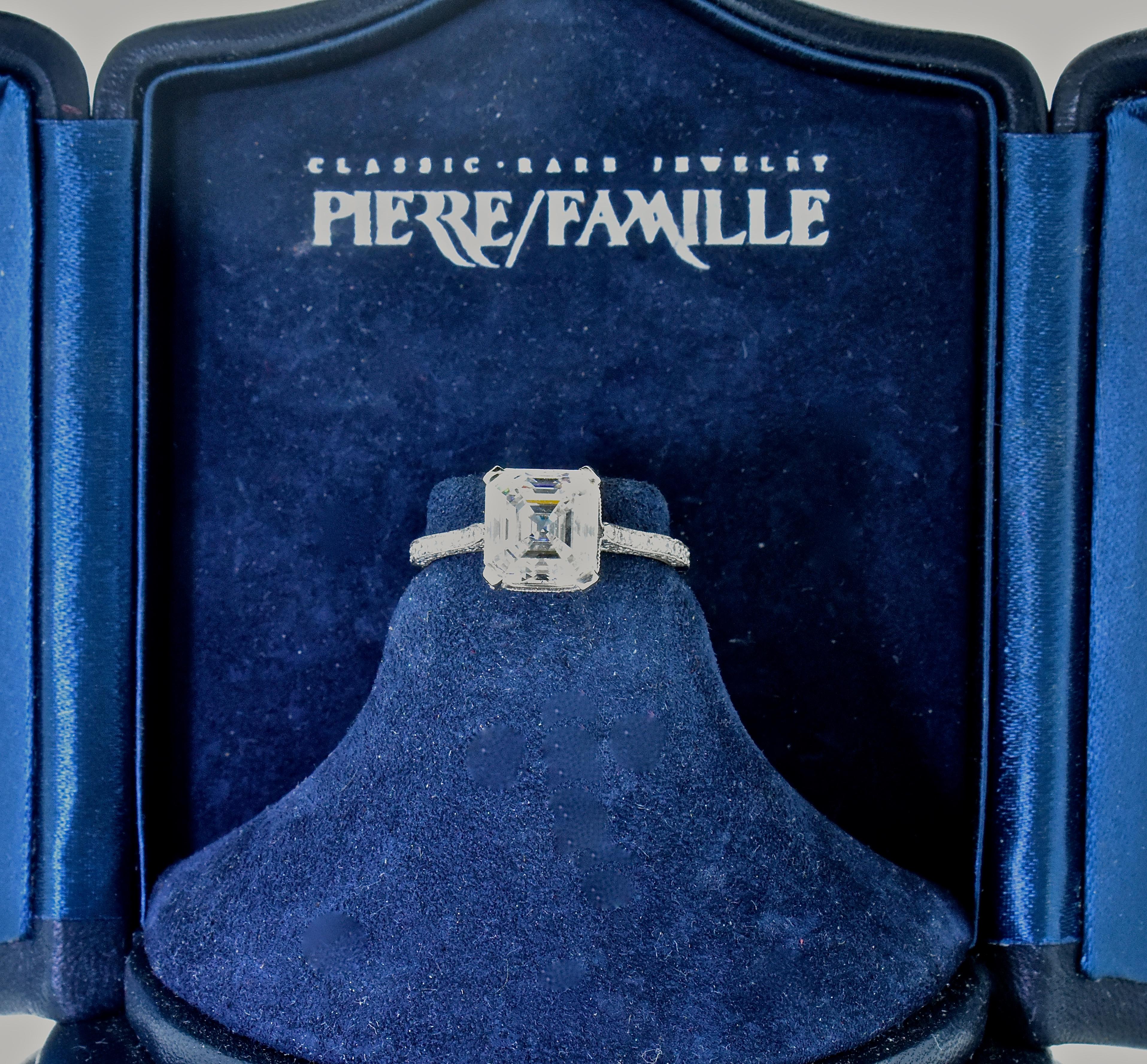 GIA Certified 3.01 Carat Asscher Cut Diamond Ring, Pierre/Famille 7