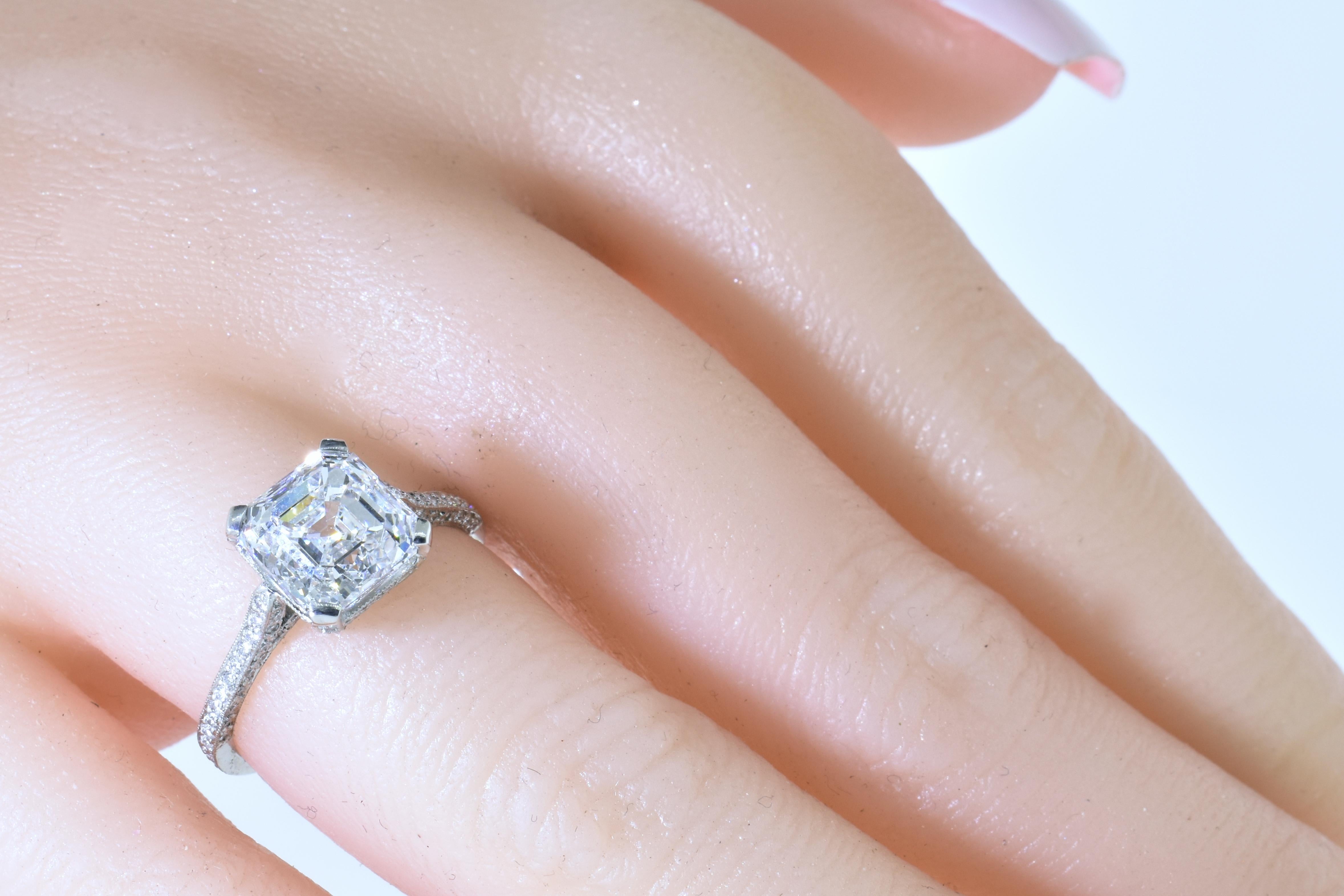 GIA Certified 3.01 Carat Asscher Cut Diamond Ring, Pierre/Famille 3