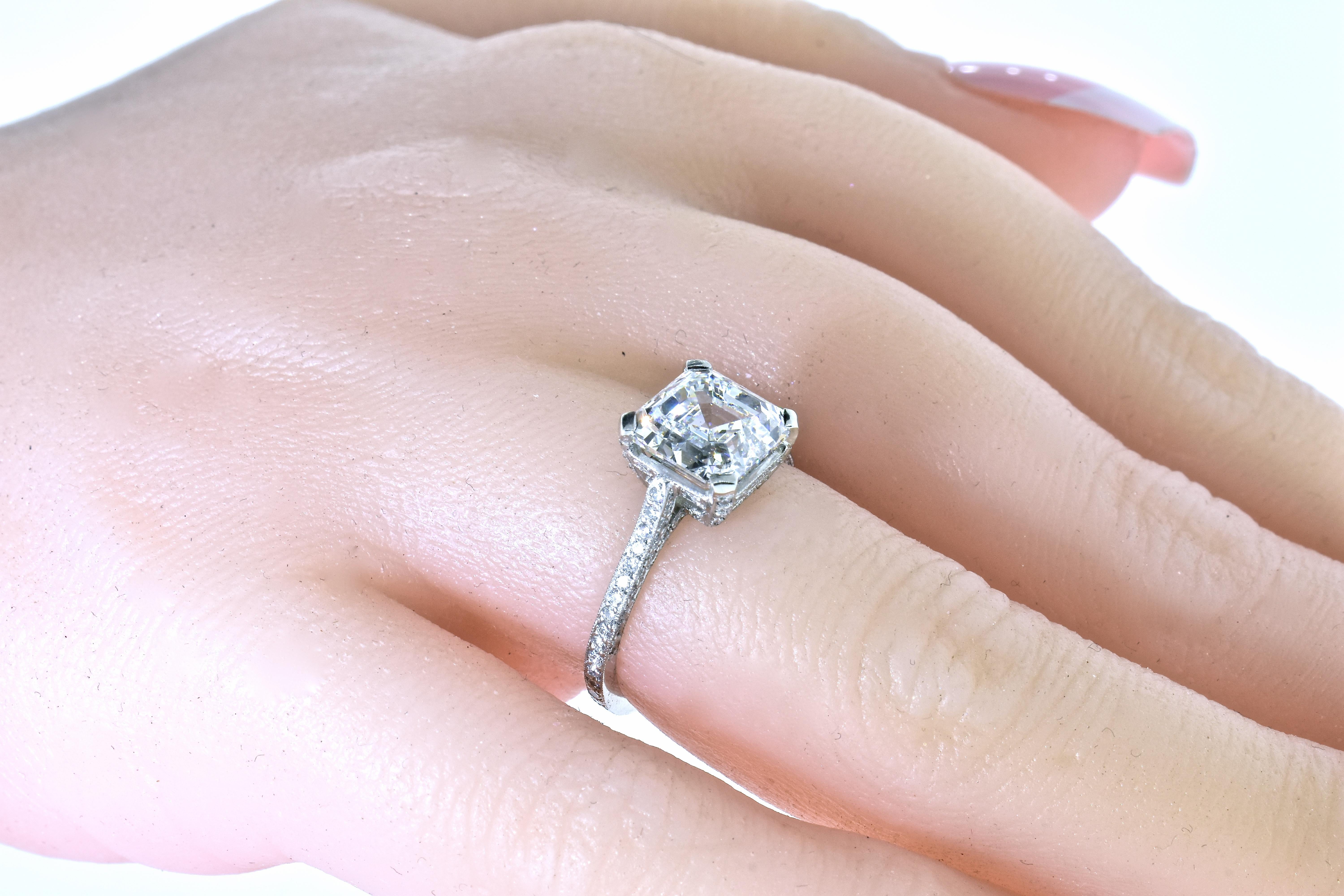 GIA Certified 3.01 Carat Asscher Cut Diamond Ring, Pierre/Famille 4