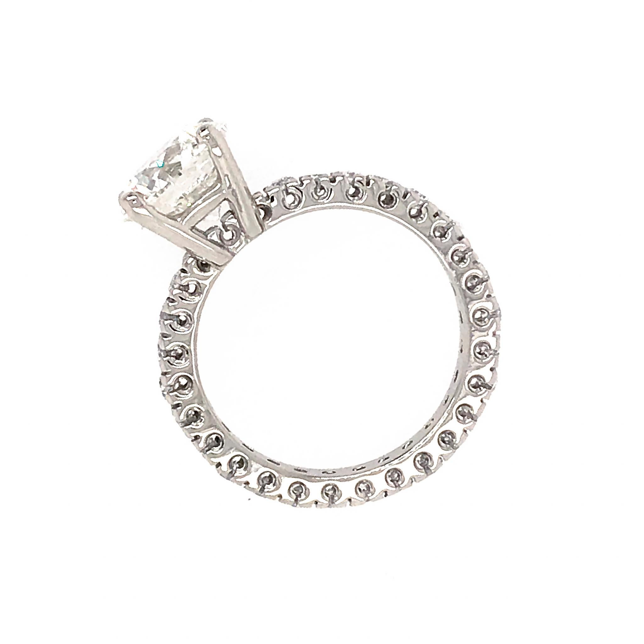 Round Cut GIA Certified 3.01 Carat Diamond Engagement Ring