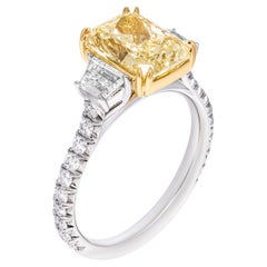 Bague à 3 pierres en diamant jaune clair fantaisie taille radiant VS2 de 3,01 carats certifié GIA