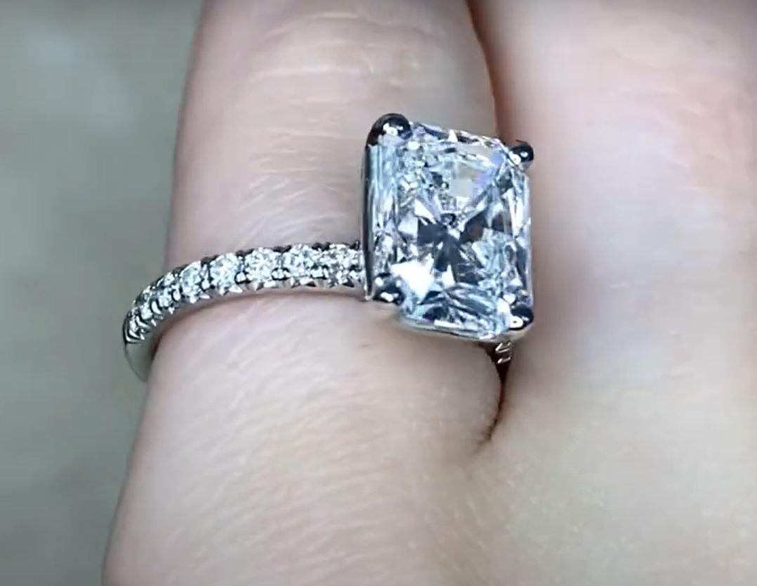 GIA-zertifizierter Verlobungsring mit 3,01 Karat Diamant im Strahlenschliff, Farbe F, Platin Damen im Angebot