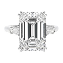 Anello con diamante taglio smeraldo certificato GIA da 3,02 carati con baguette affusolate