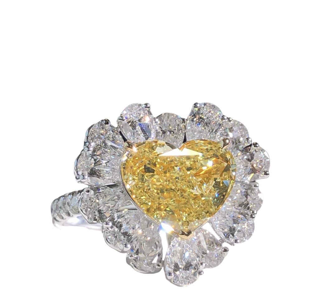 Baroque GIA Certified 3.02 Carat Fancy Yellow Heart Cut Diamond Cocktail Ring For Sale