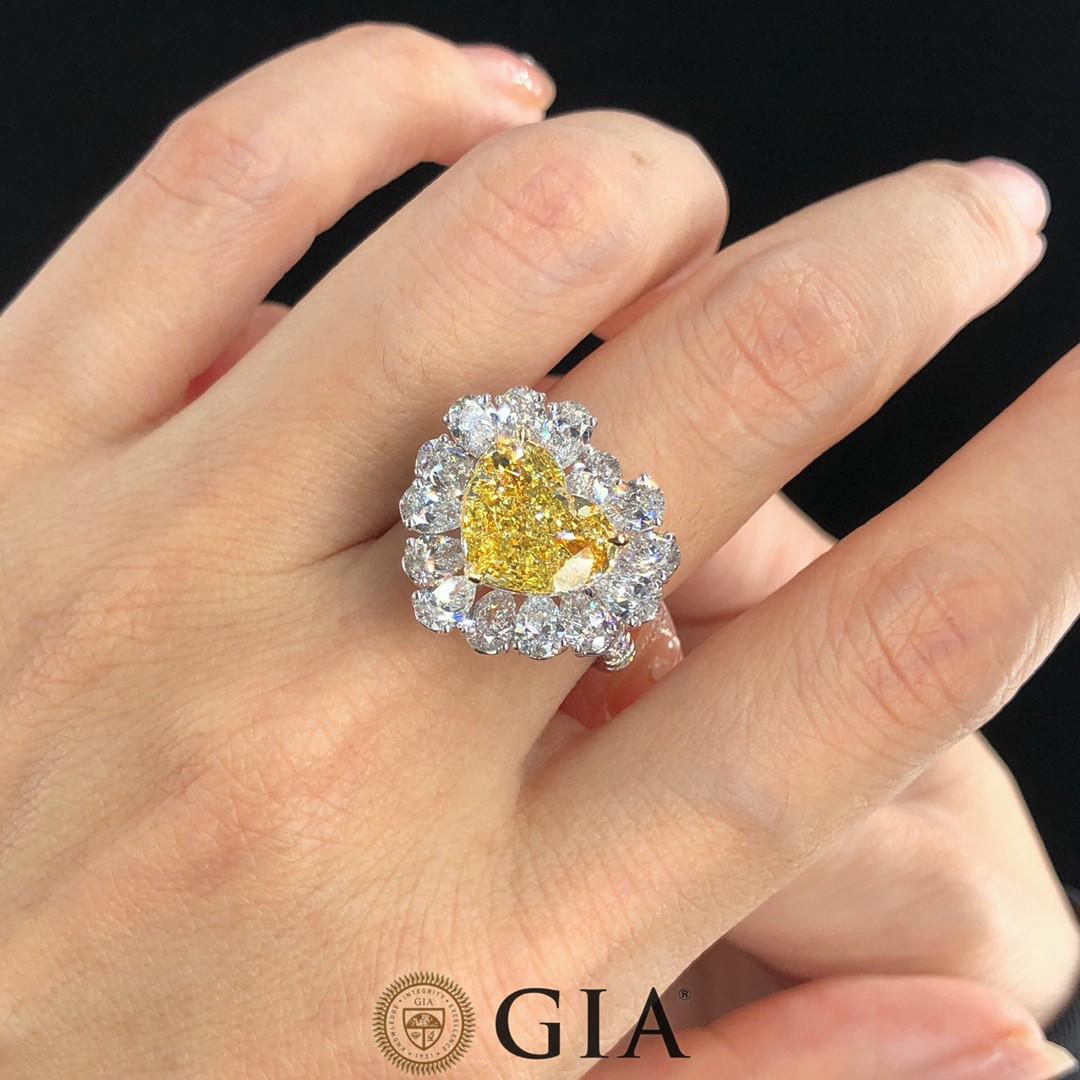 Women's GIA Certified 3.02 Carat Fancy Yellow Heart Cut Diamond Cocktail Ring For Sale