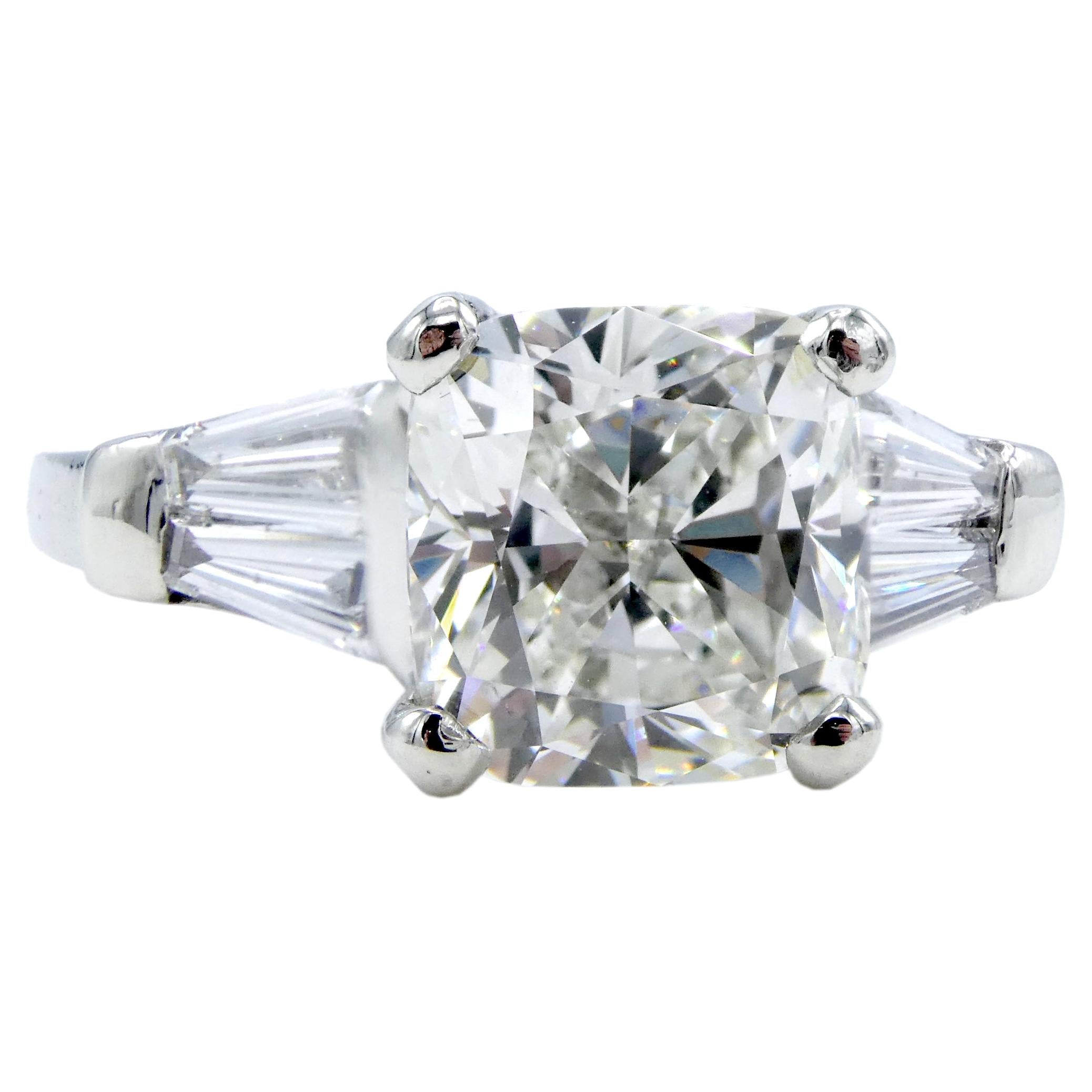 GIA zertifiziert 3::02 Karat J VS1 Kissen Platin Diamant Verlobungsring