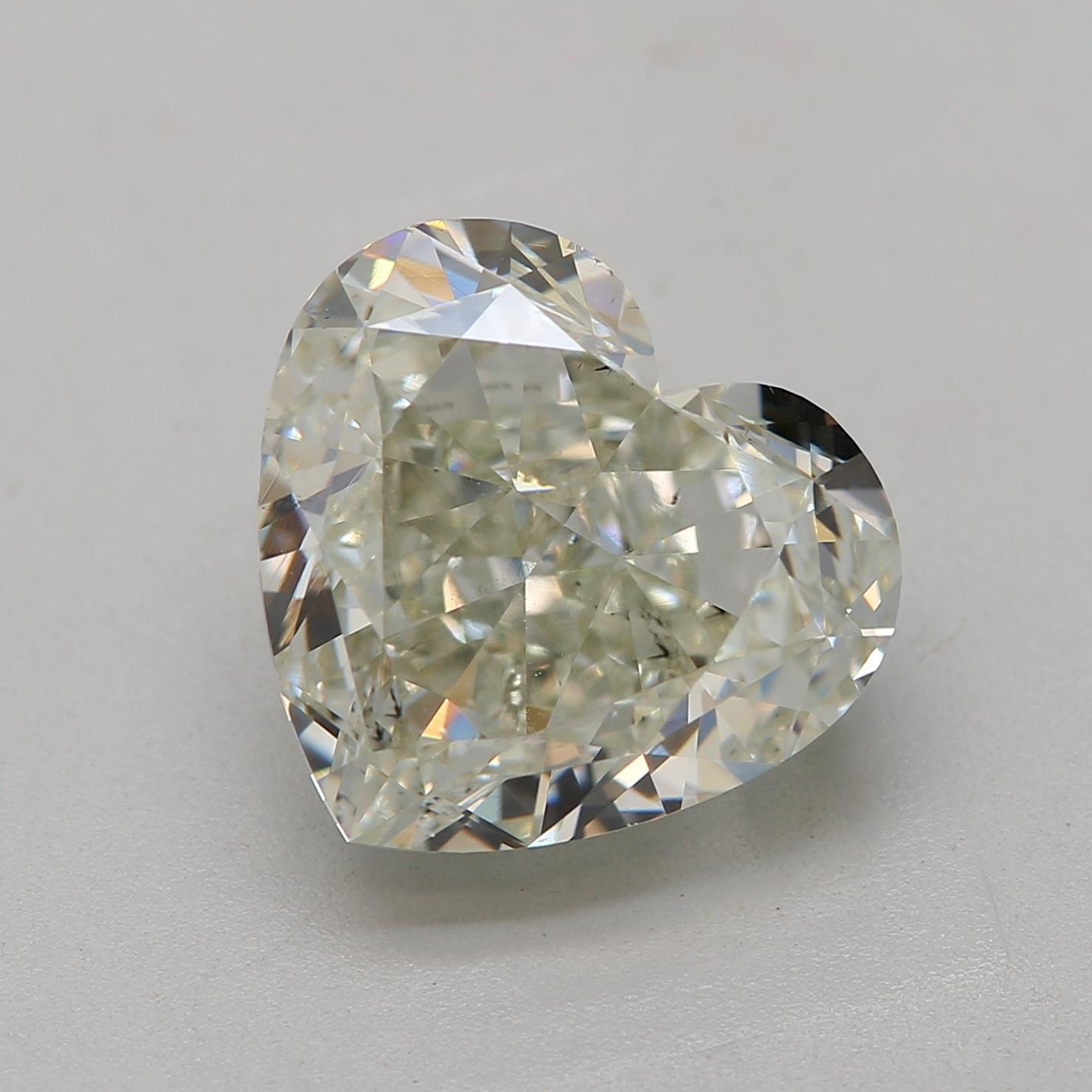 Certificat : GIA 
Numéro de rapport : 3505630579
Forme et coupe : Coeur
Poids en carats : 3,02 carats
Dimensions : 8,17 x 8,89 x 5,40 mm
Grade de couleur : Vert clair Jaune

CARACTÉRISTIQUES DU DIAMANT :

Ce diamant jaune vert clair est un diamant