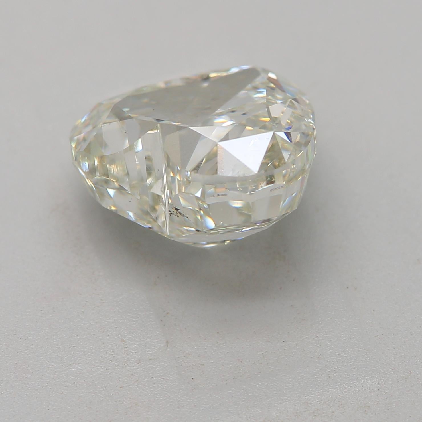 Diamant vert clair jaune de 3,02 carats de pureté SI2 certifié par le GIA Unisexe en vente