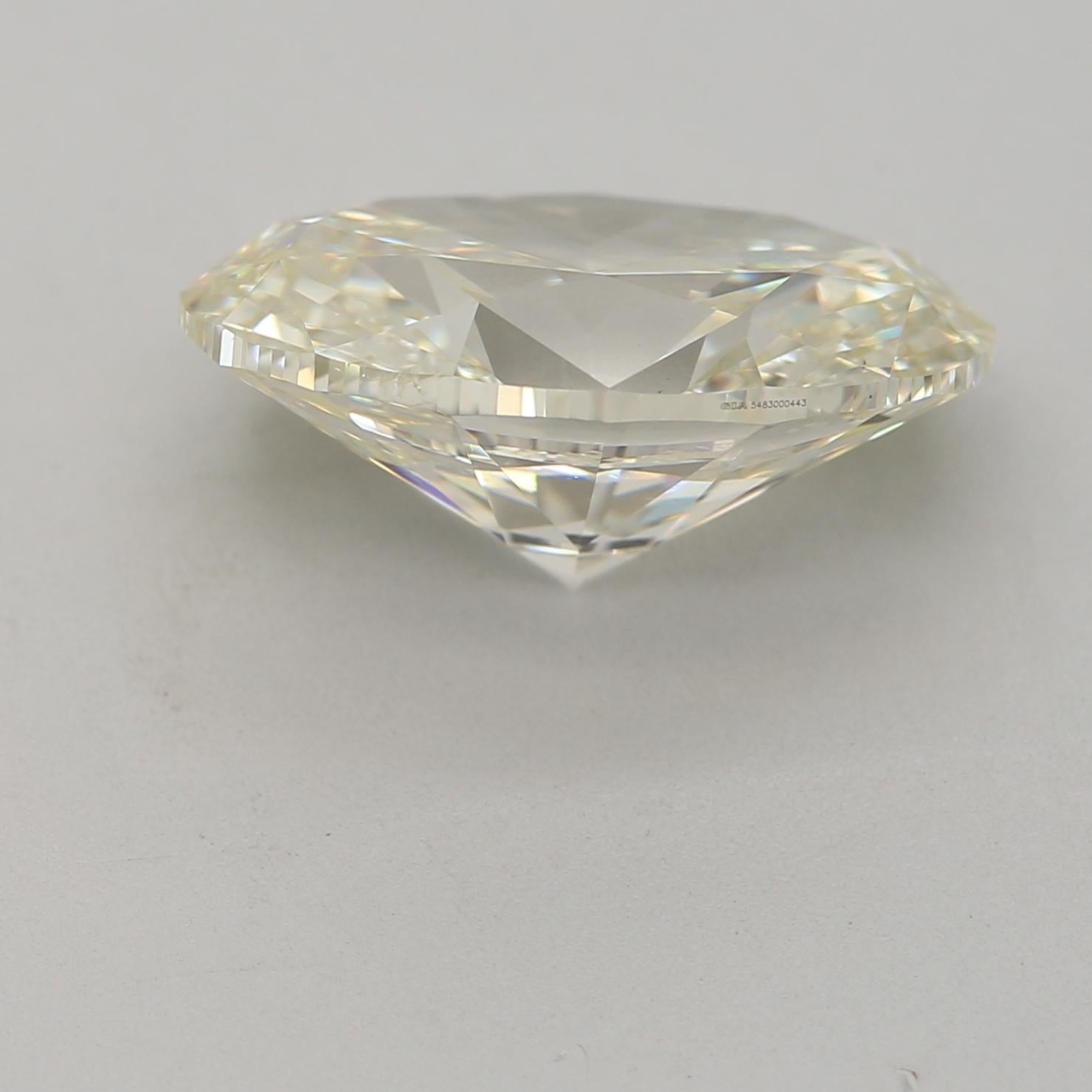 Diamant jaune clair verdâtre de 3,02 carats de pureté SI1 certifié par le GIA Neuf - En vente à บางรัก, TH