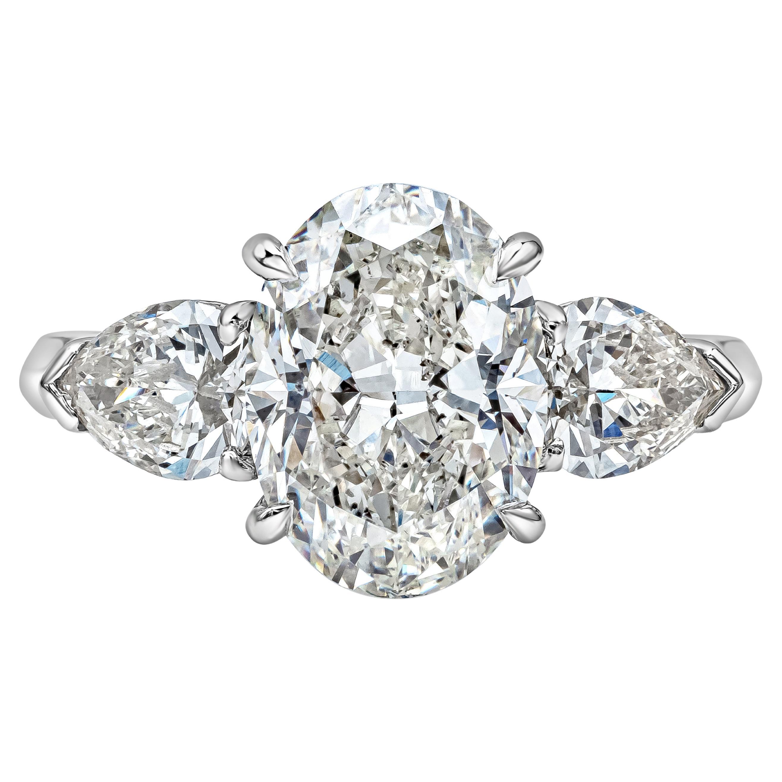 Bague de fiançailles à trois pierres en diamant de taille ovale de 3.02 carats certifiée par le GIA