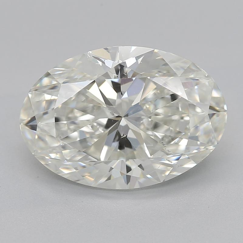 Fabriquée à la main à New York, cette magnifique bague en diamant est un véritable chef-d'œuvre, mettant en vedette un magnifique diamant central de taille ovale, pesant 3,02 , et rayonnant d'un éclat exceptionnel en J et SI1. La bague est réalisée