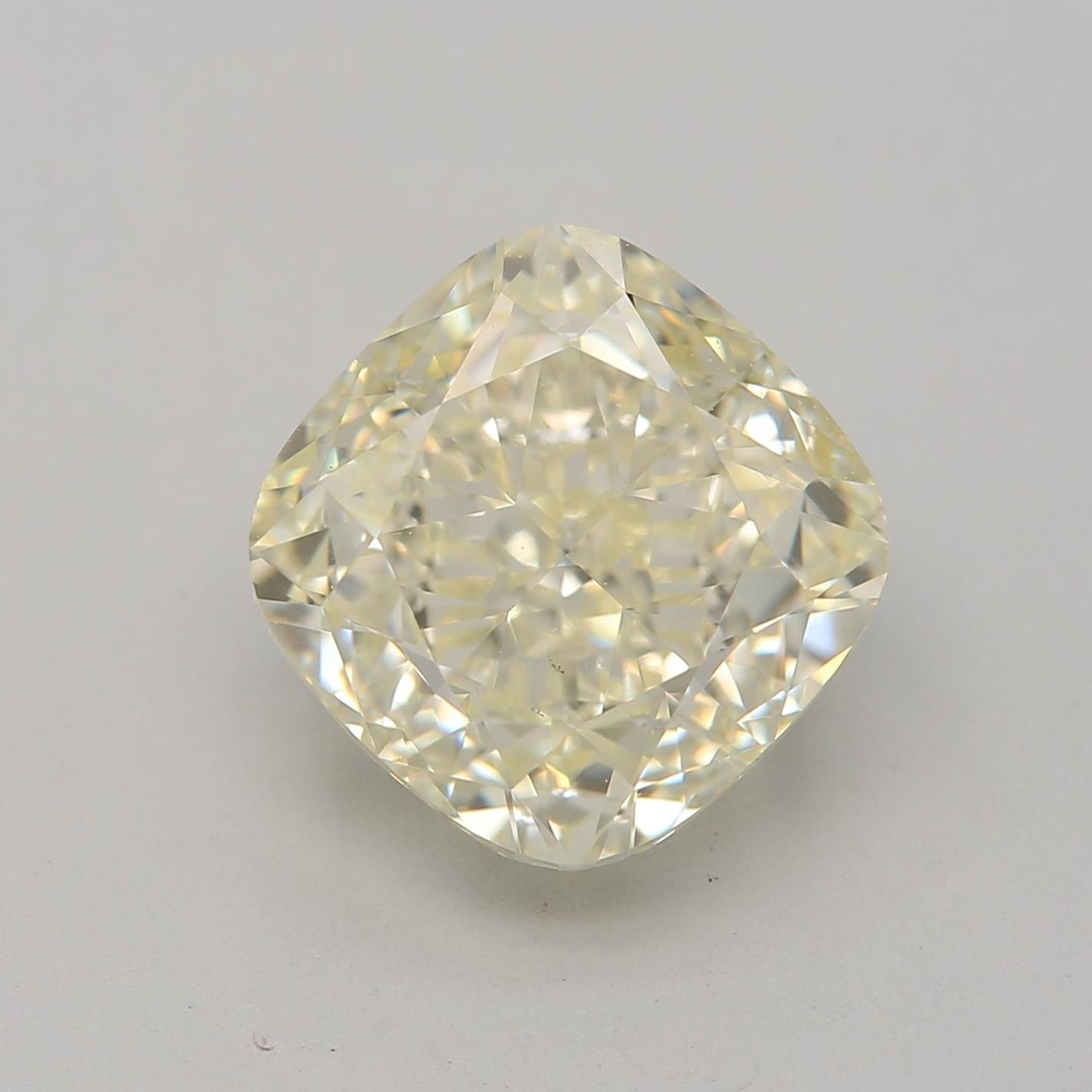 Certificado: GIA
Número de informe: 3465746525
Forma y corte: Cojín
Peso en quilates: 3,02 quilates
Medidas: 7,52 x 7,52 x 5,43 mm
Grado de color: Color U - V

Los diamantes de color U-V suelen tener una tonalidad amarilla o marrón muy marcada,