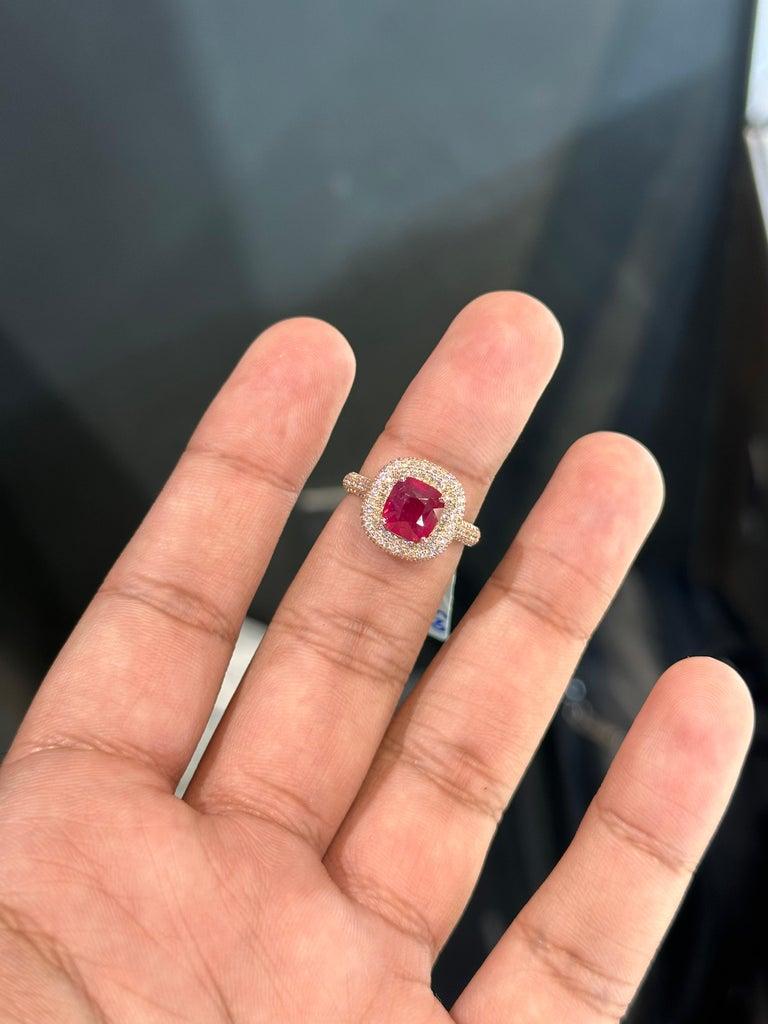 Taglio cuscino Anello di diamanti di rubino del Mozambico certificato GIA da 3,03 carati senza calore in vendita