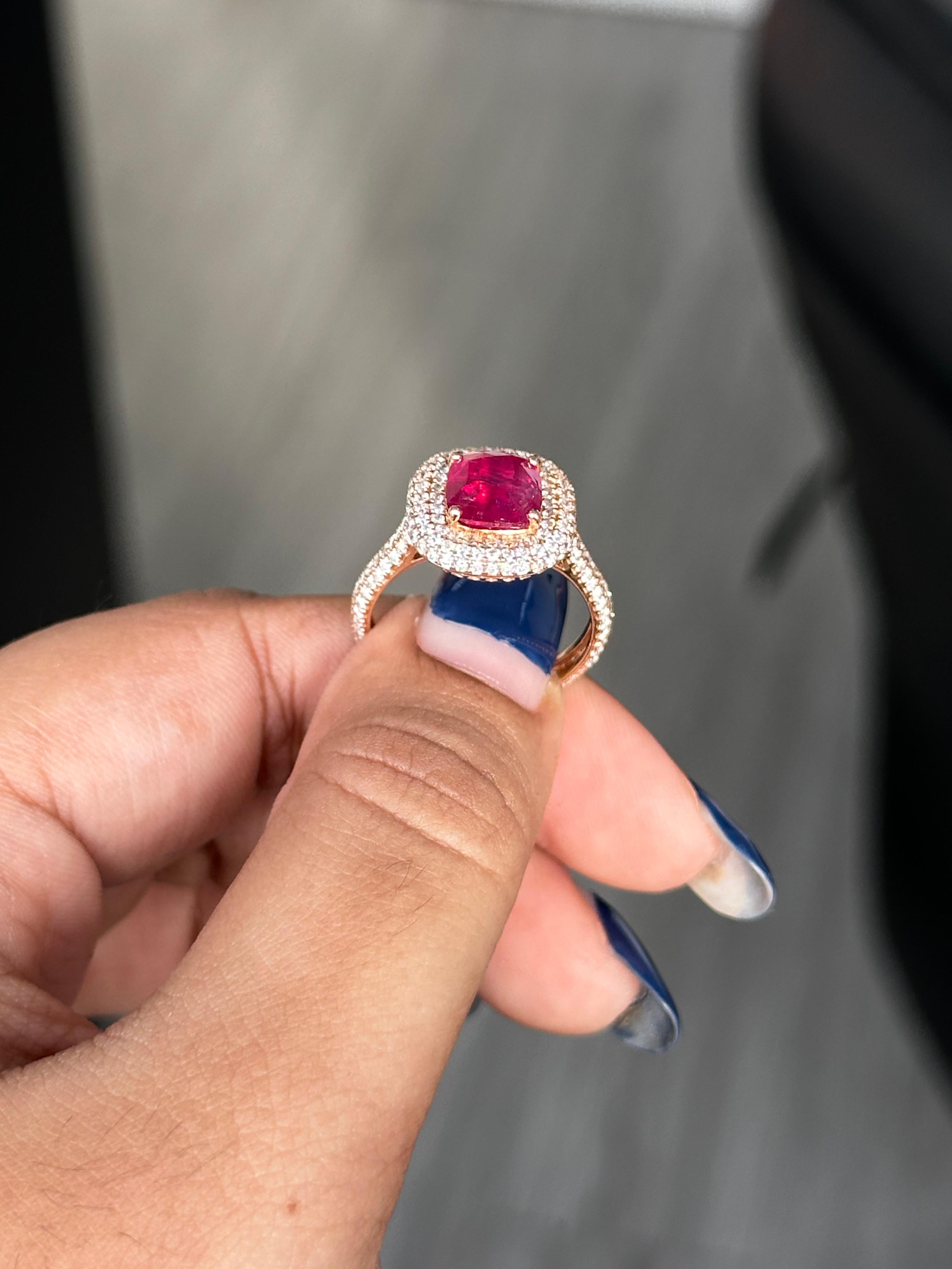 Donna Anello di diamanti di rubino del Mozambico certificato GIA da 3,03 carati senza calore in vendita