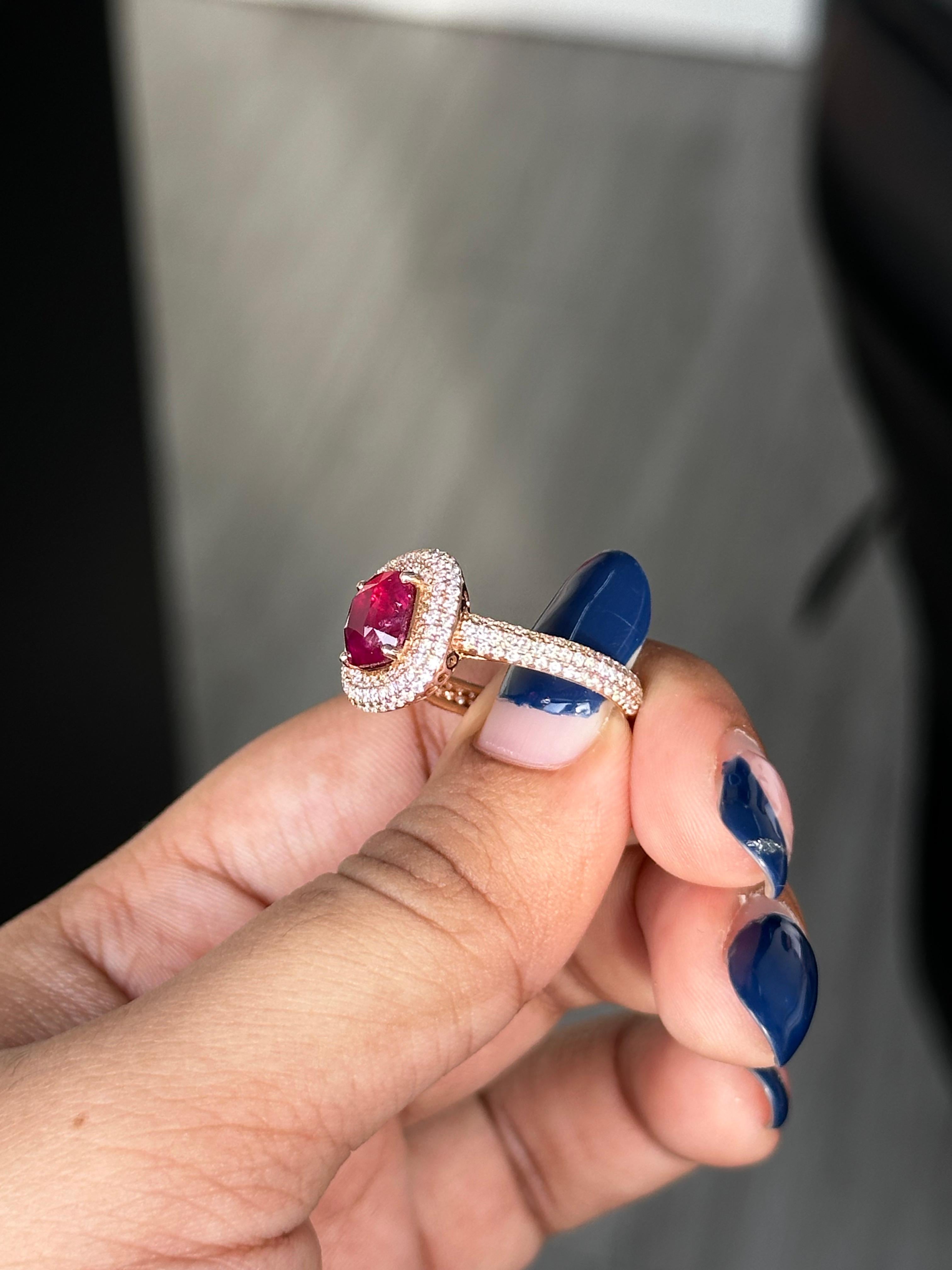 Anello di diamanti di rubino del Mozambico certificato GIA da 3,03 carati senza calore in vendita 2