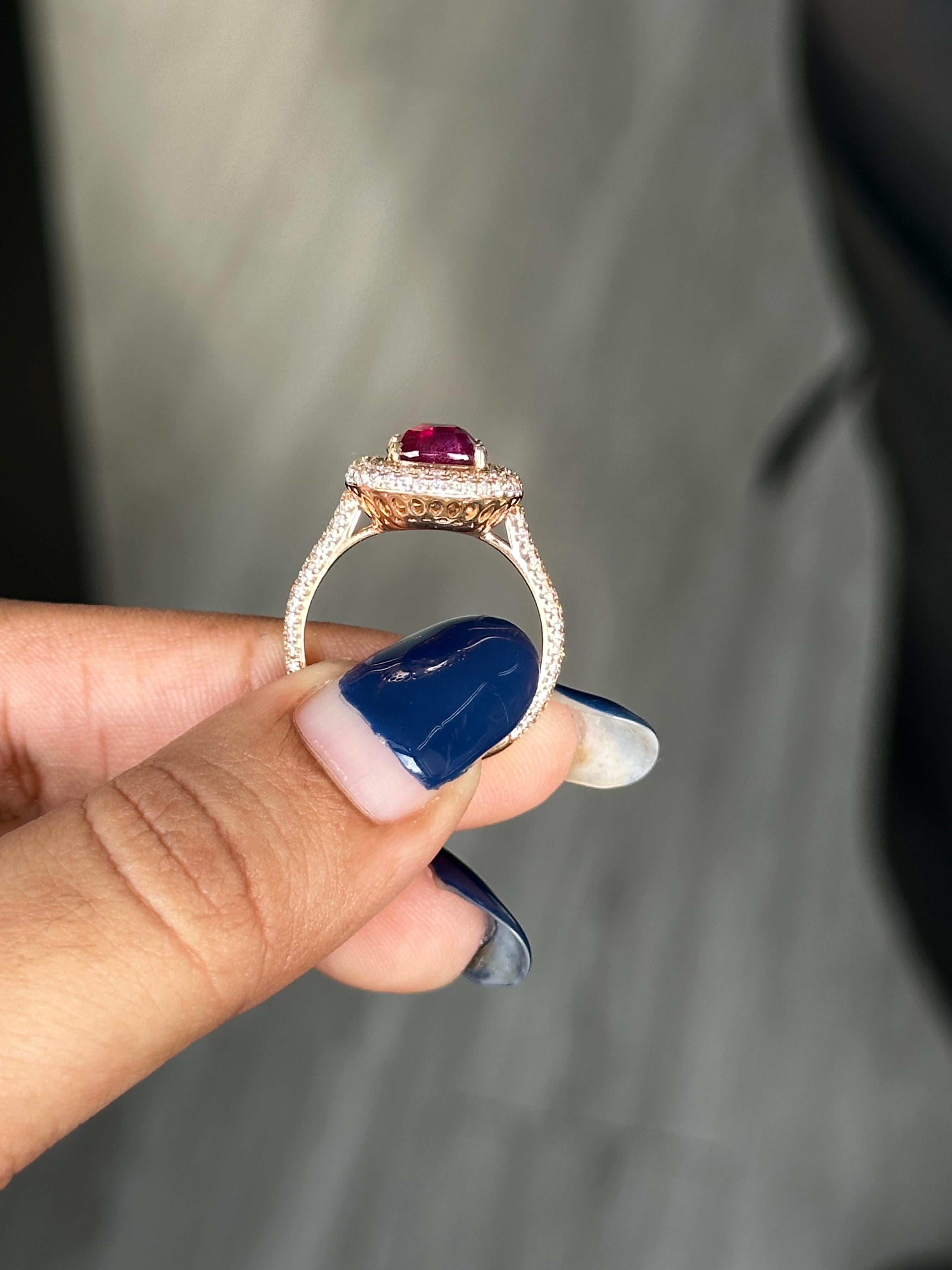 Anello di diamanti di rubino del Mozambico certificato GIA da 3,03 carati senza calore in vendita 3