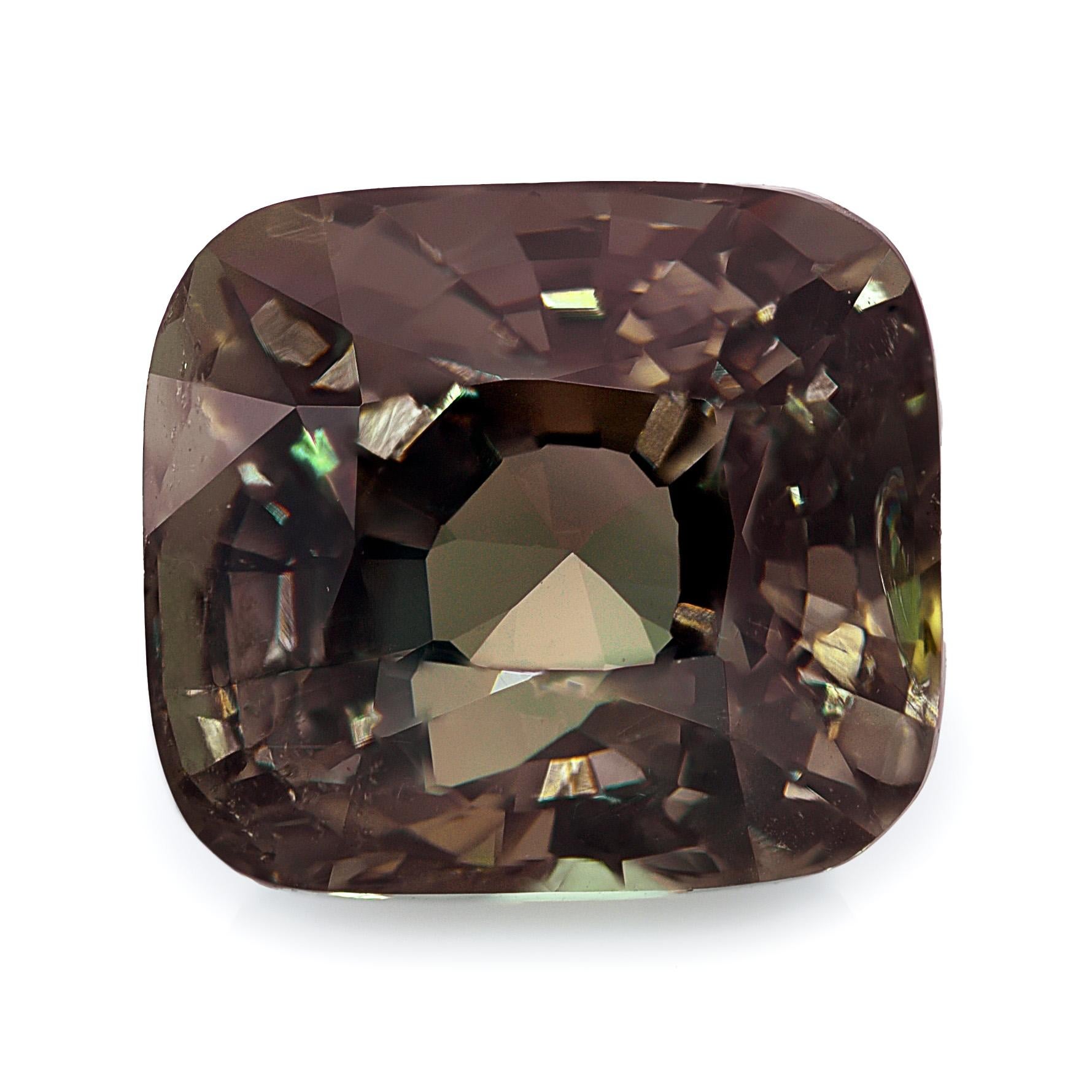 GIA Certified 3.03 Carats Color Changes Alexandrite In New Condition For Sale In Los Angeles, CA