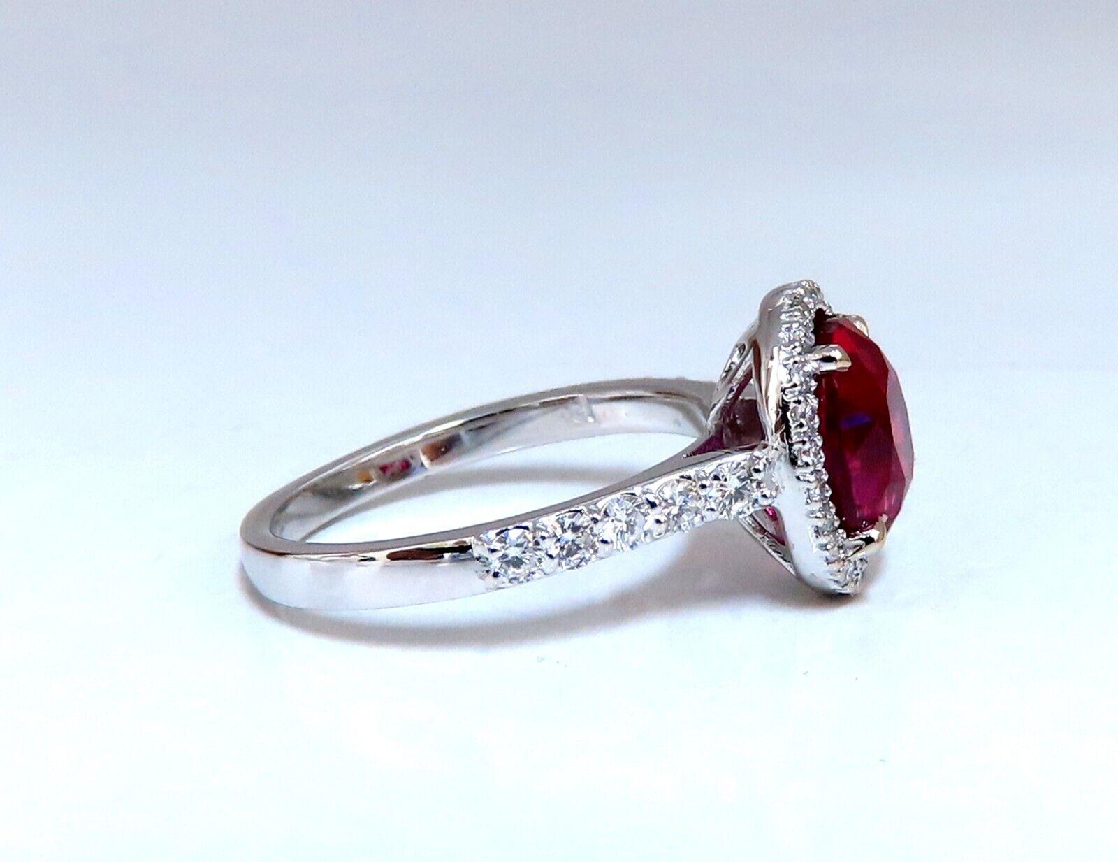 GIA-zertifizierter 3,03 Karat unbehandelter natürlicher Rubin-Diamantring mit klassischem Halo für Damen oder Herren im Angebot