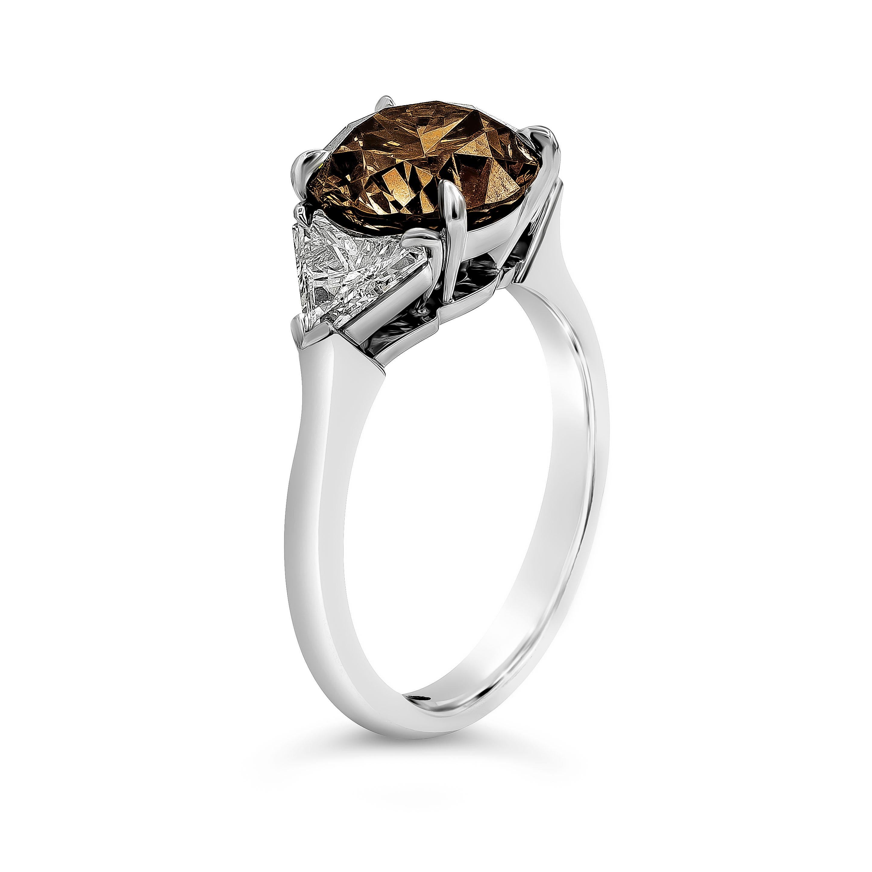 Verlobungsring mit drei Steinen, GIA-zertifizierter 3,04 Karat brauner Diamant (Zeitgenössisch) im Angebot