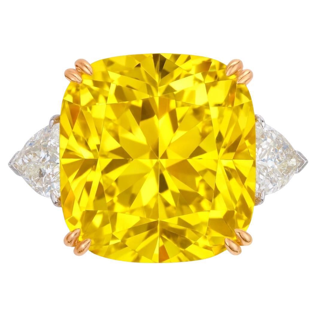 Anello con diamante a cuscino giallo fantasia Vivid Diamonds certificato GIA da 3,04 carati in 18 carati