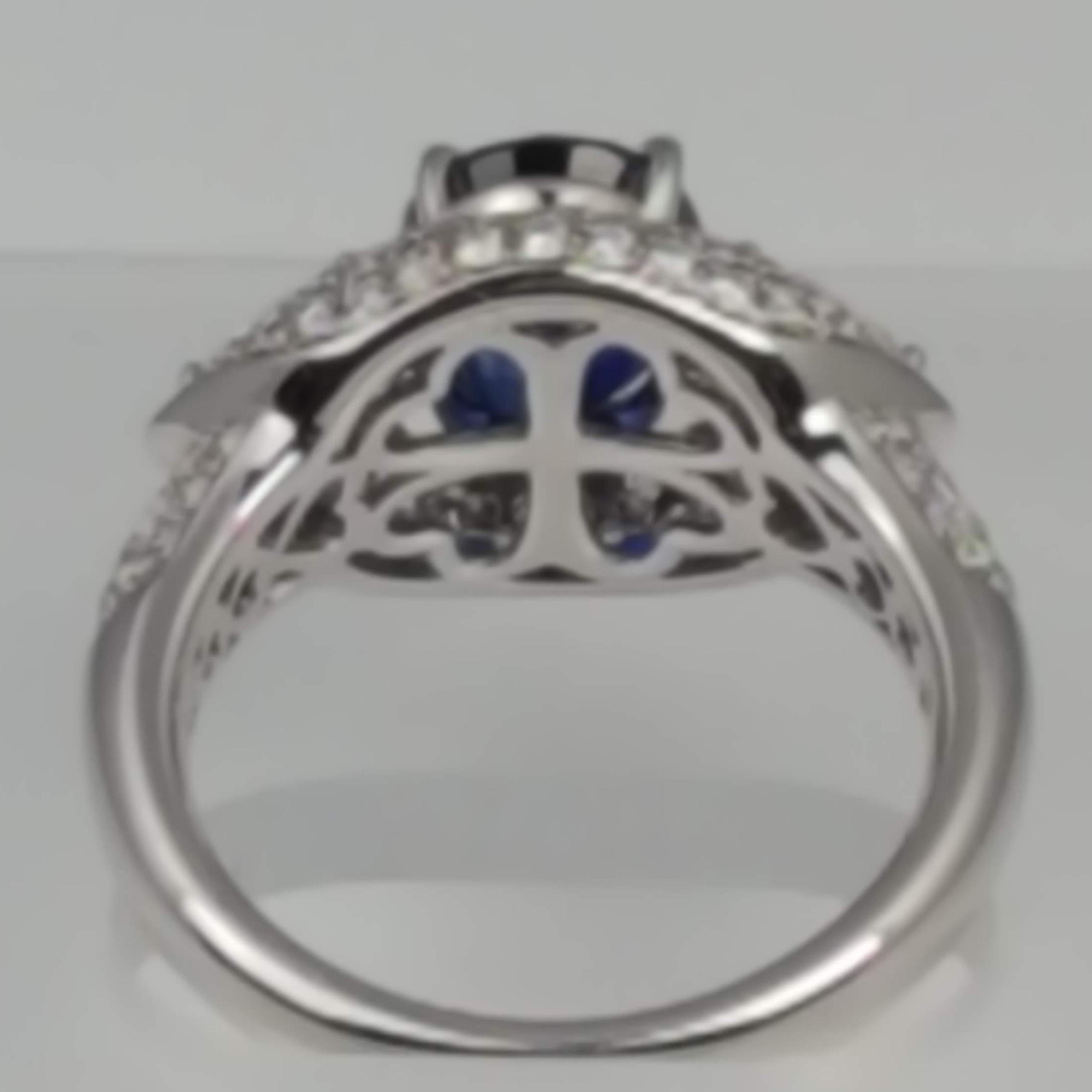 Contemporary GIA Certified 3.04 Carat Oval Ceylon Sapphire and Natural Diamond Ring ref780 For Sale