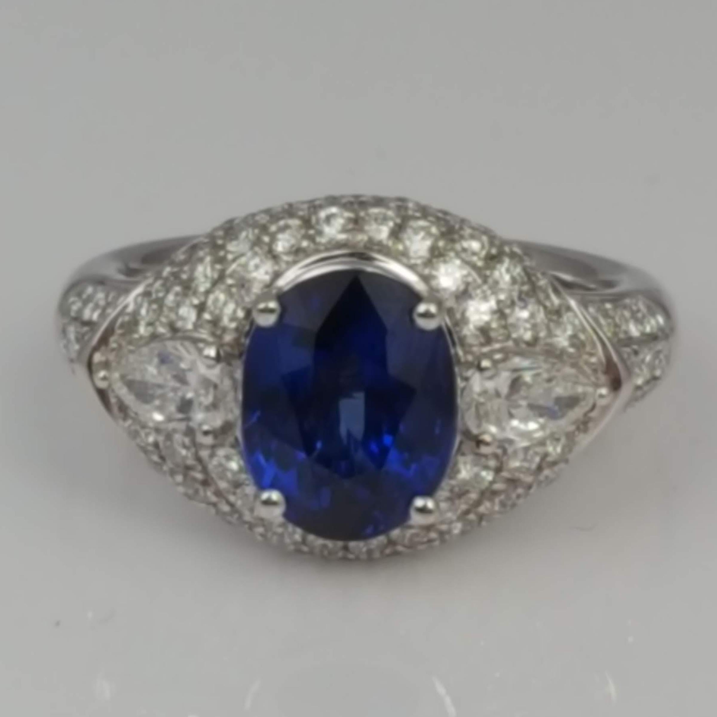 Oval Cut GIA Certified 3.04 Carat Oval Ceylon Sapphire and Natural Diamond Ring ref780 For Sale