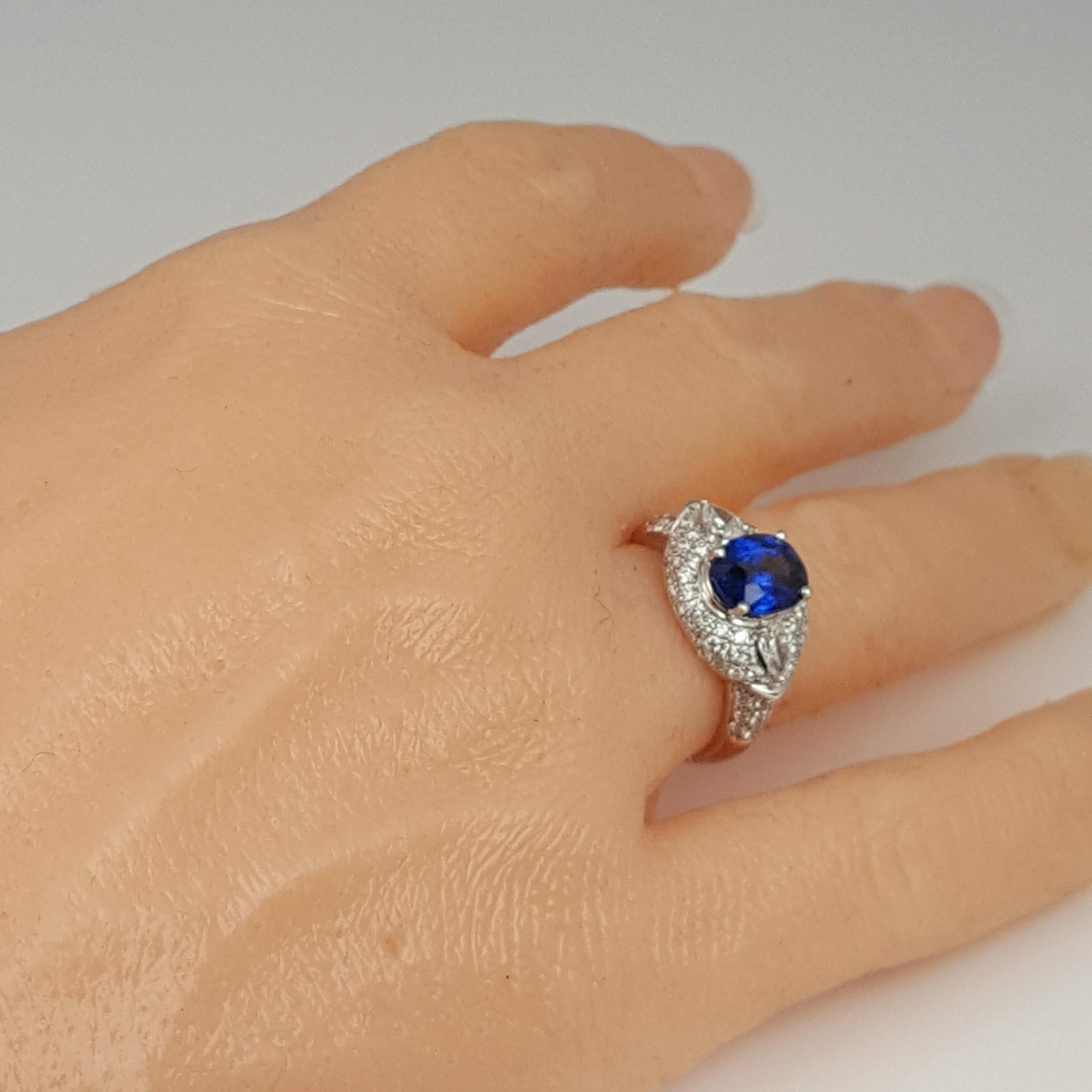 GIA zertifiziert 3,04 Karat Oval Ceylon Saphir und natürliche Diamant-Ring ref780 im Angebot 2