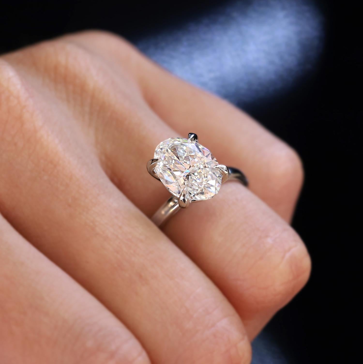 GIA zertifiziert 3,04 Karat Oval Diamant H/SI1 Platin Solitär Verlobungsring (Brillantschliff) im Angebot
