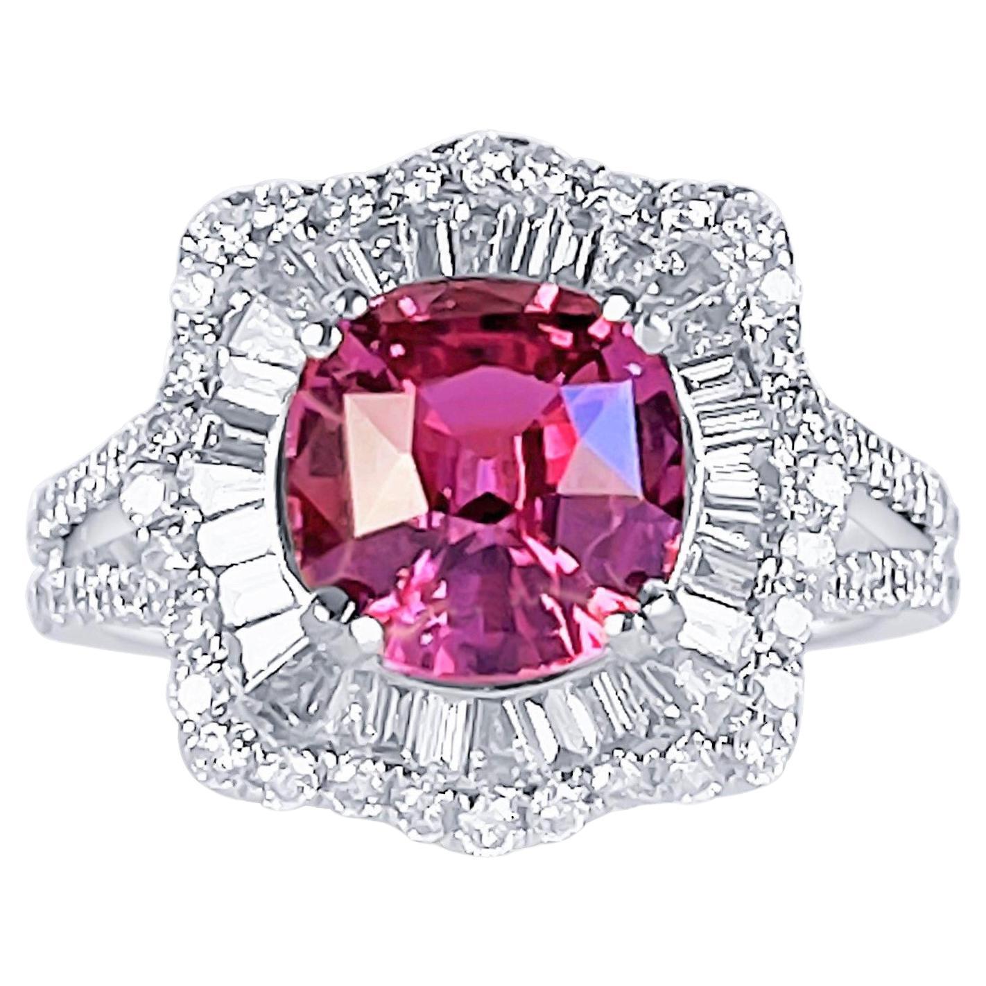 Bague en or 18 carats avec diamants et saphir rose naturel non traité de 3,04 carats, certifié GIA en vente