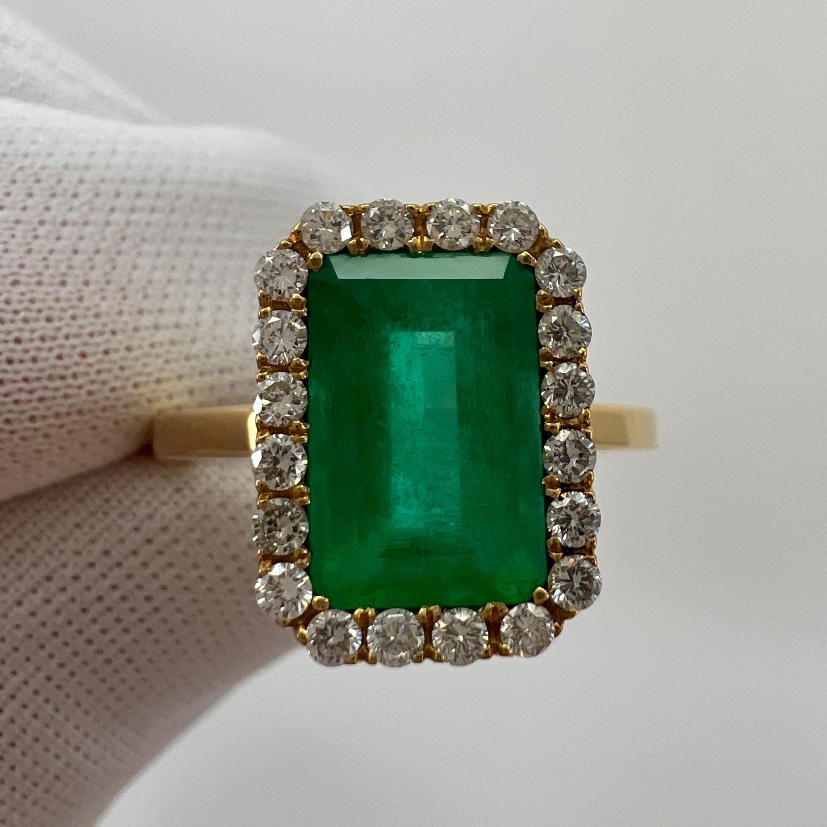 Gia Certified 3.06 Carat Colombian Emerald & Diamond 18k Yellow Gold Halo Ring For Sale 5