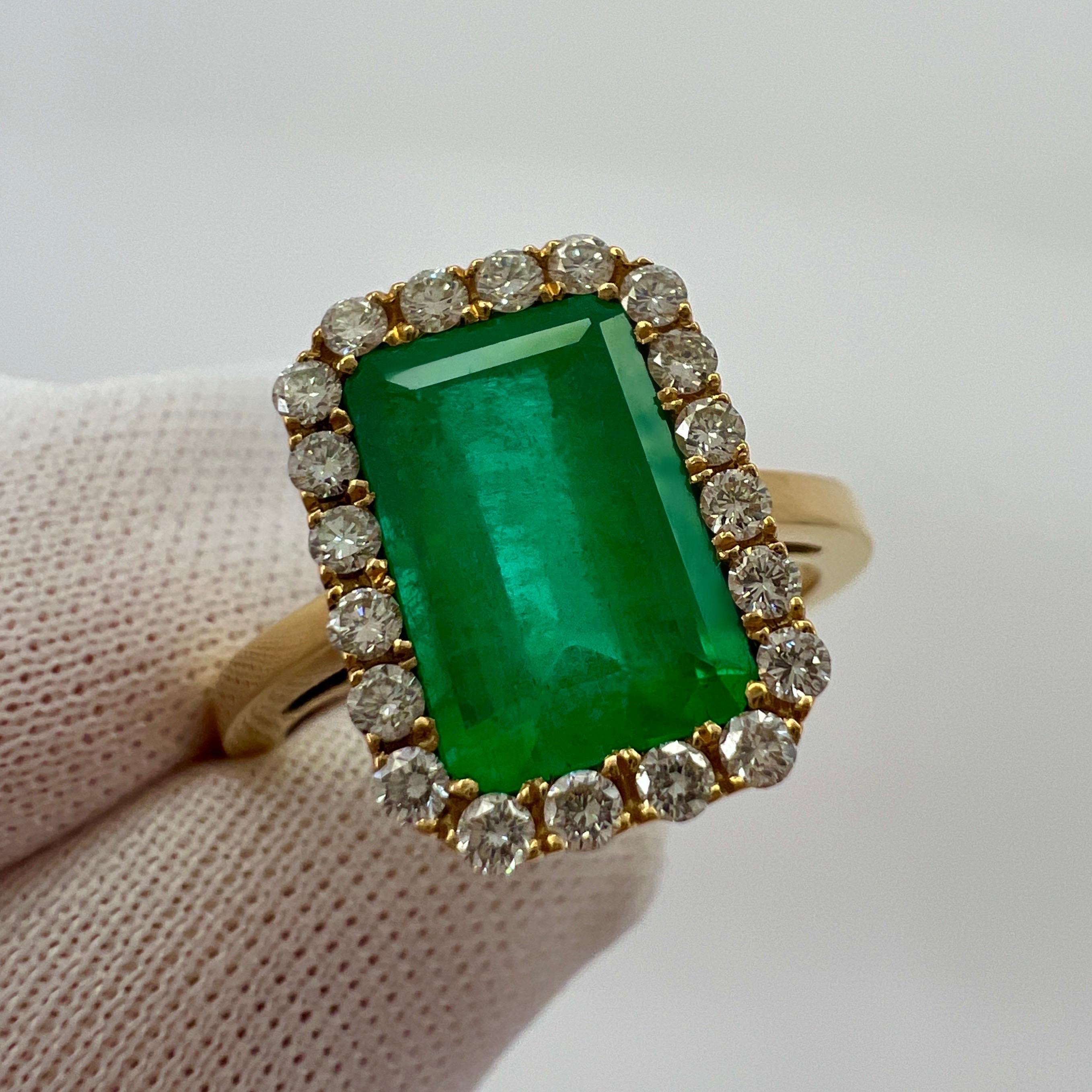 Gia Certified 3.06 Carat Colombian Emerald & Diamond 18k Yellow Gold Halo Ring For Sale 6